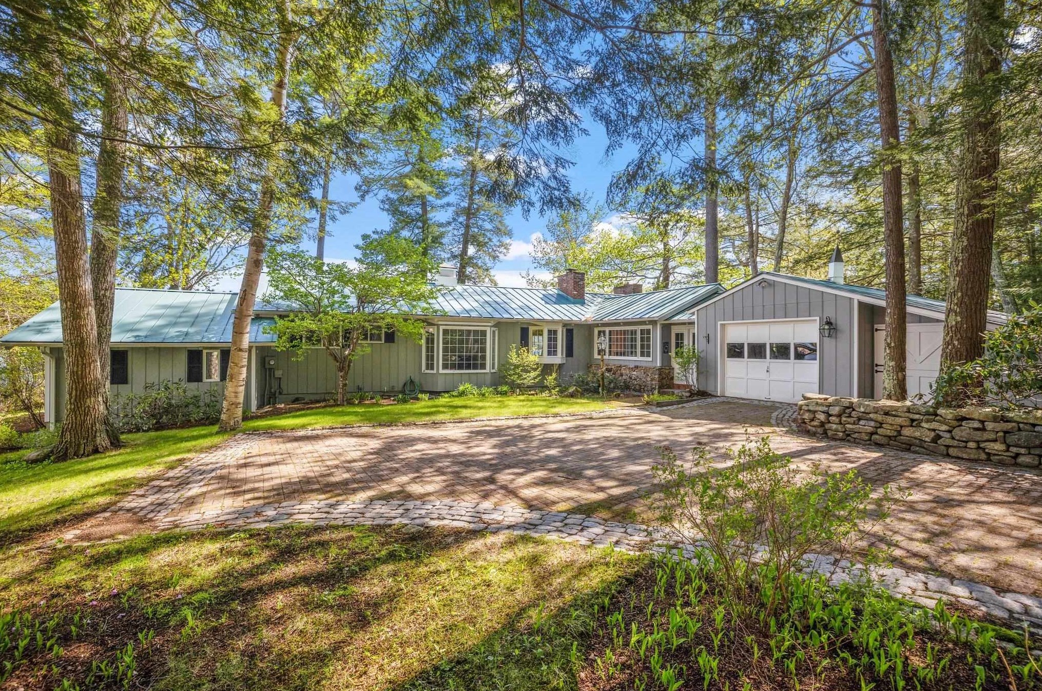 40 Oak Island Rd, Meredith NH  03253-6731 exterior