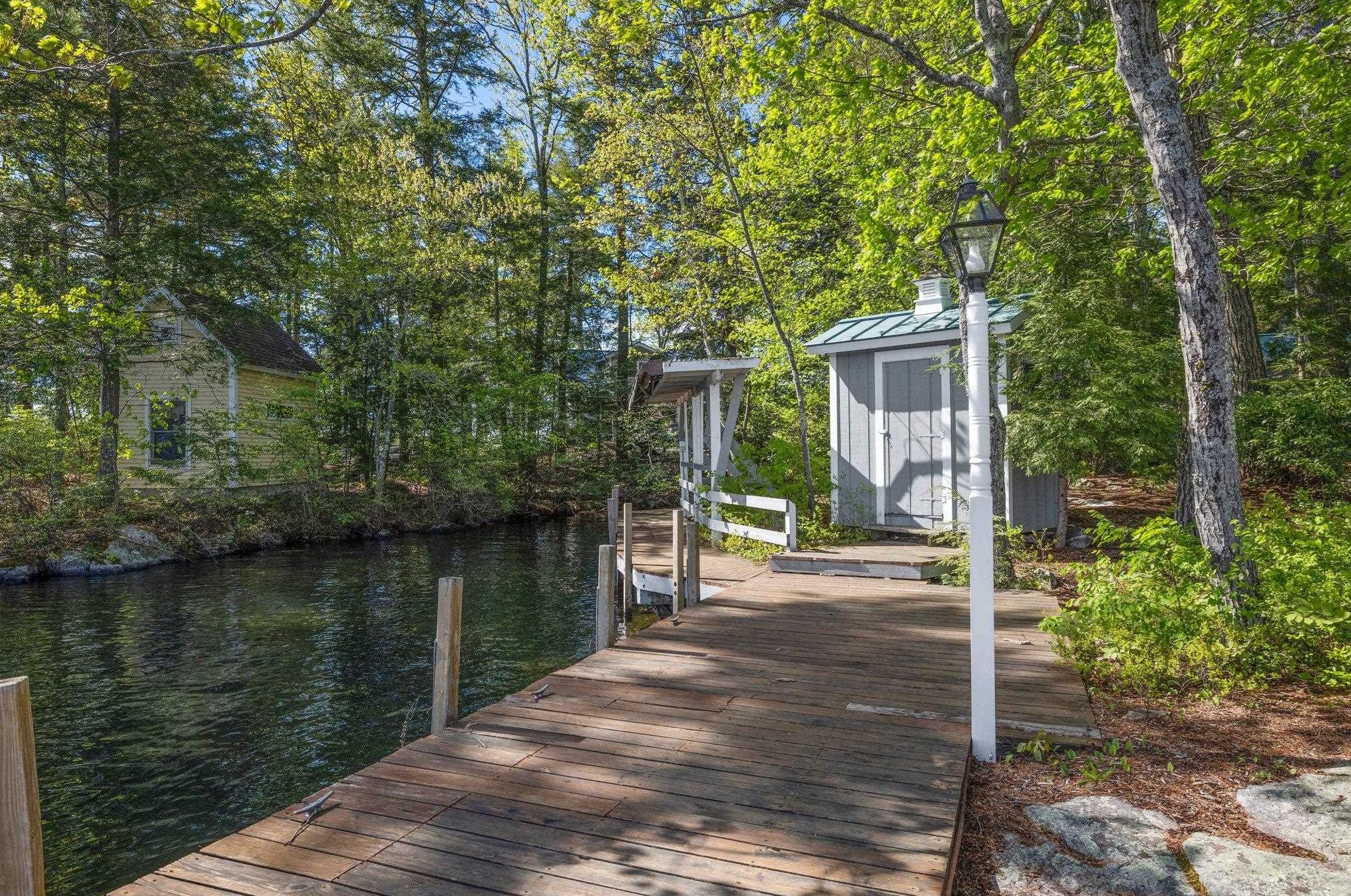 40 Oak Island Rd, Meredith NH  03253-6731 exterior