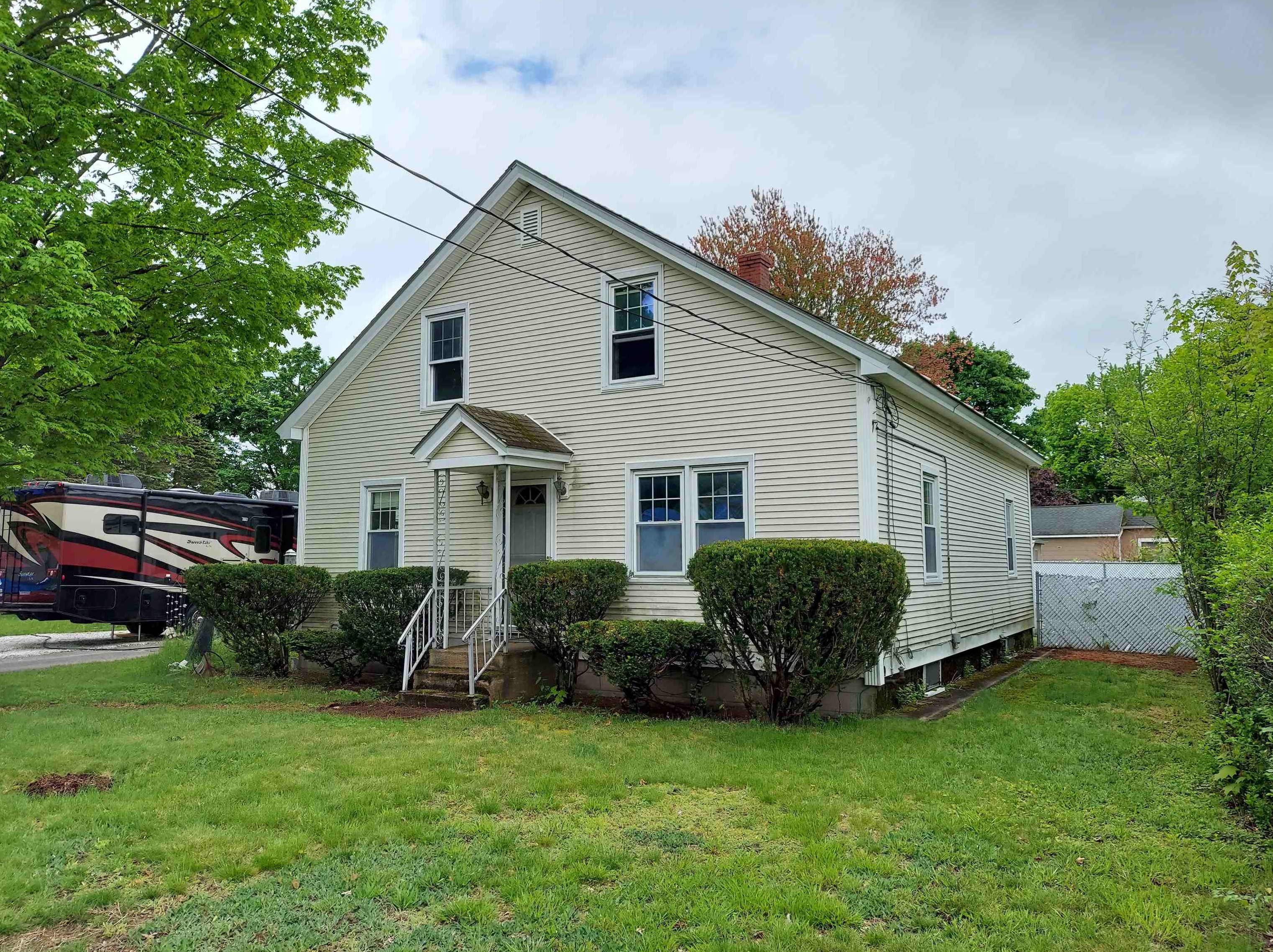 21 Edwards St, Nashua, NH 03060-3611