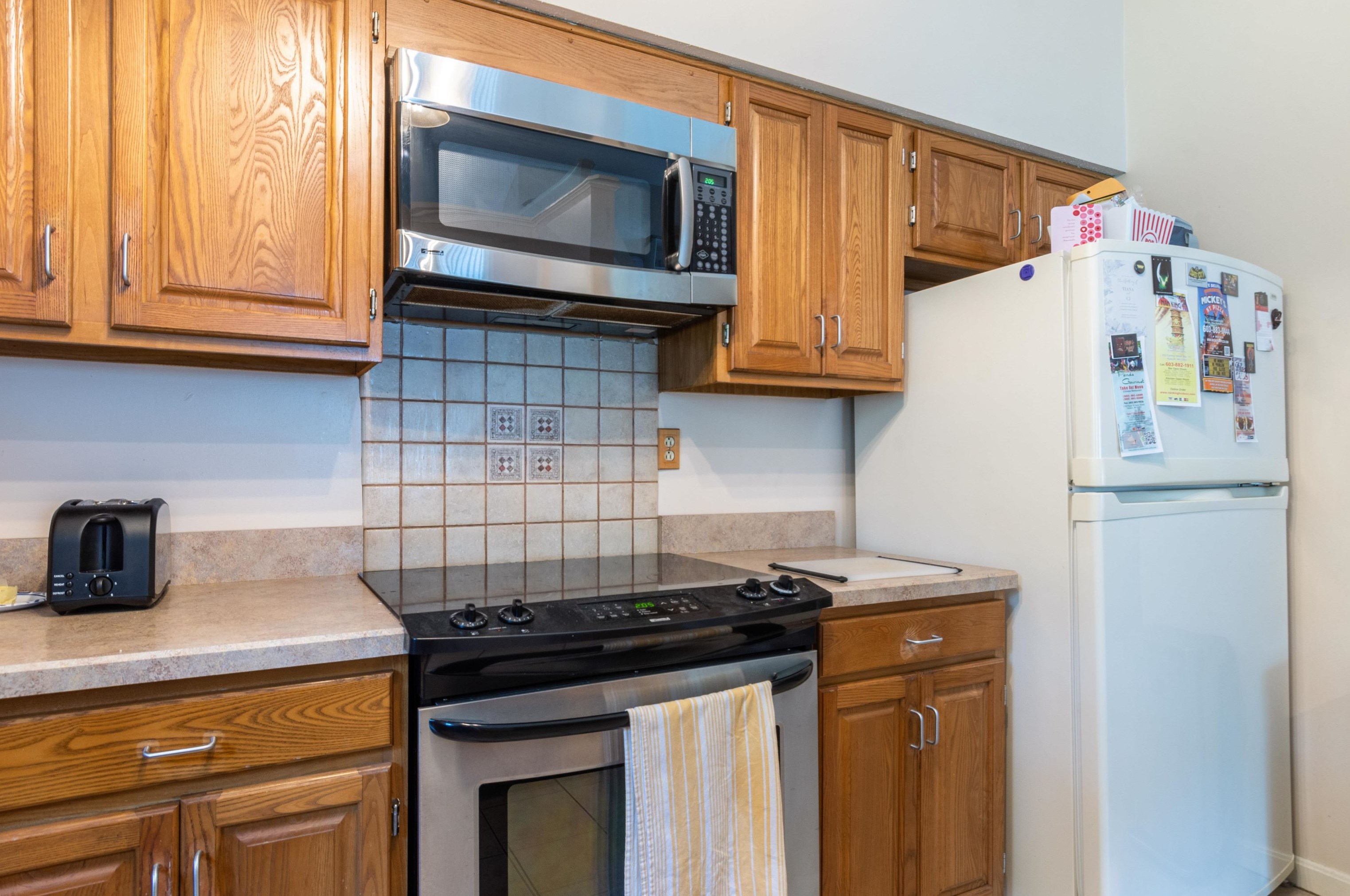 17 Riviera Rd, Hudson NH  03051-3372 exterior