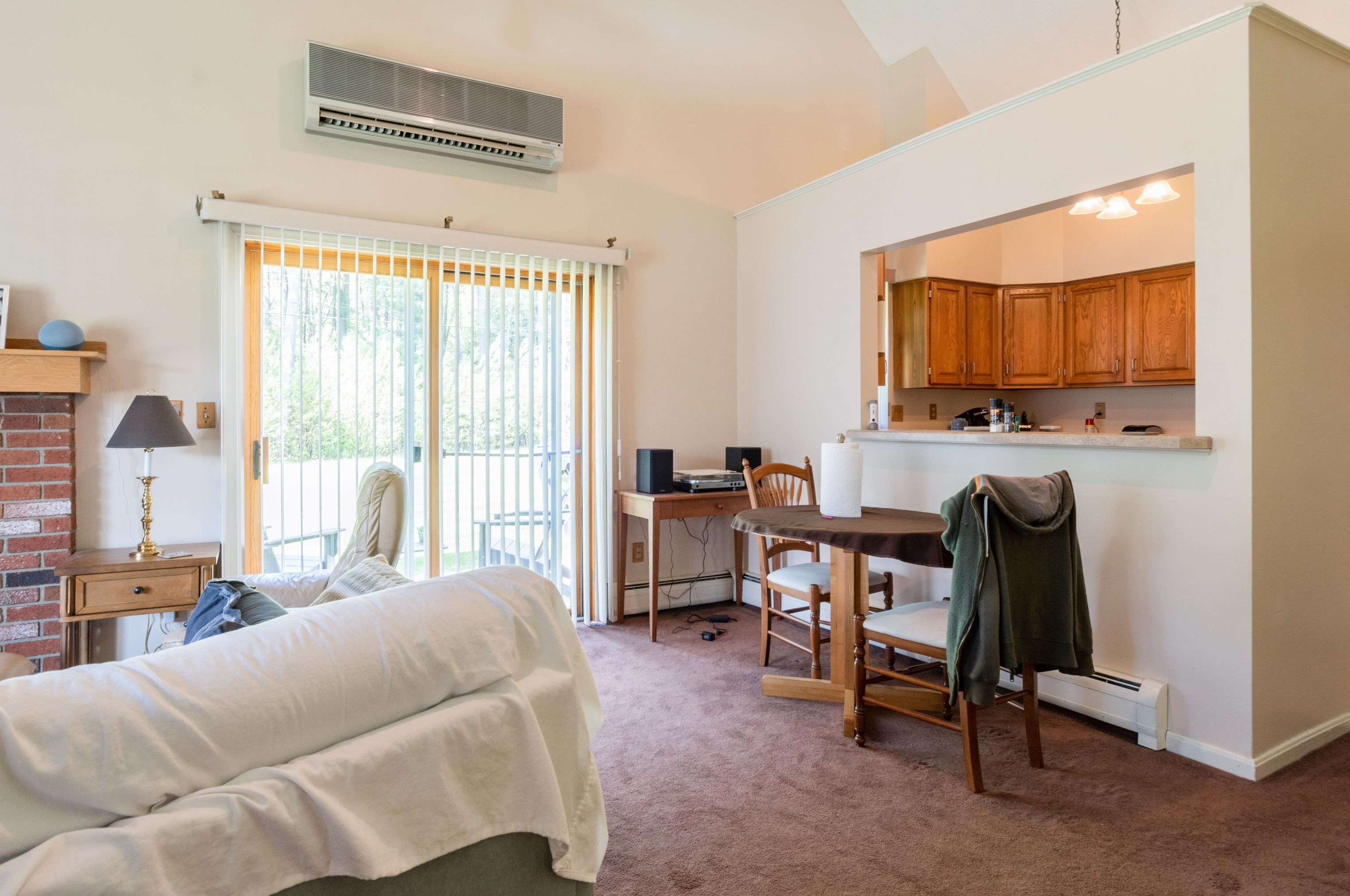 17 Riviera Rd, Hudson NH  03051-3372 exterior