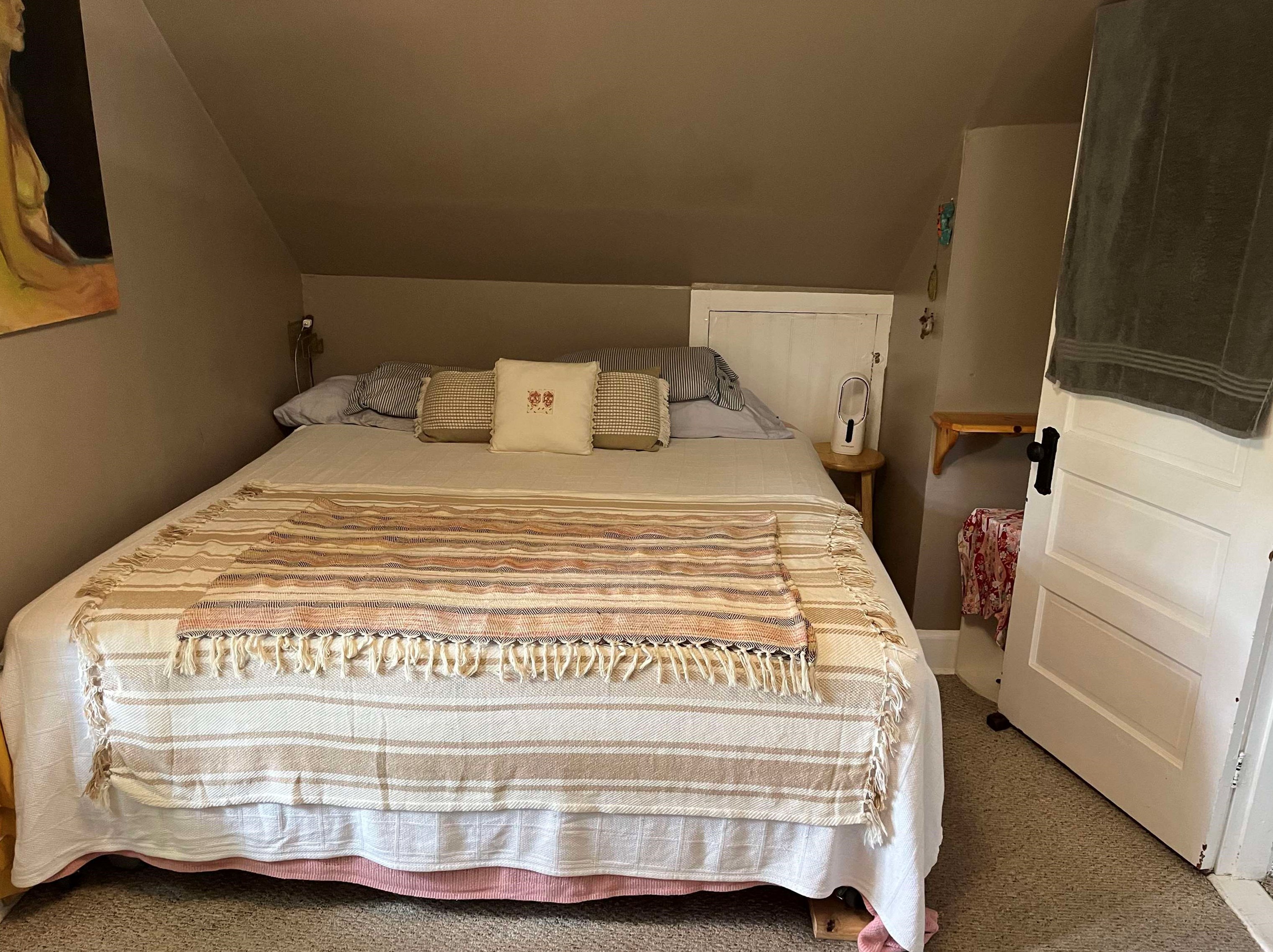 247 Mammoth Rd, Manchester NH 03109-4129 exterior