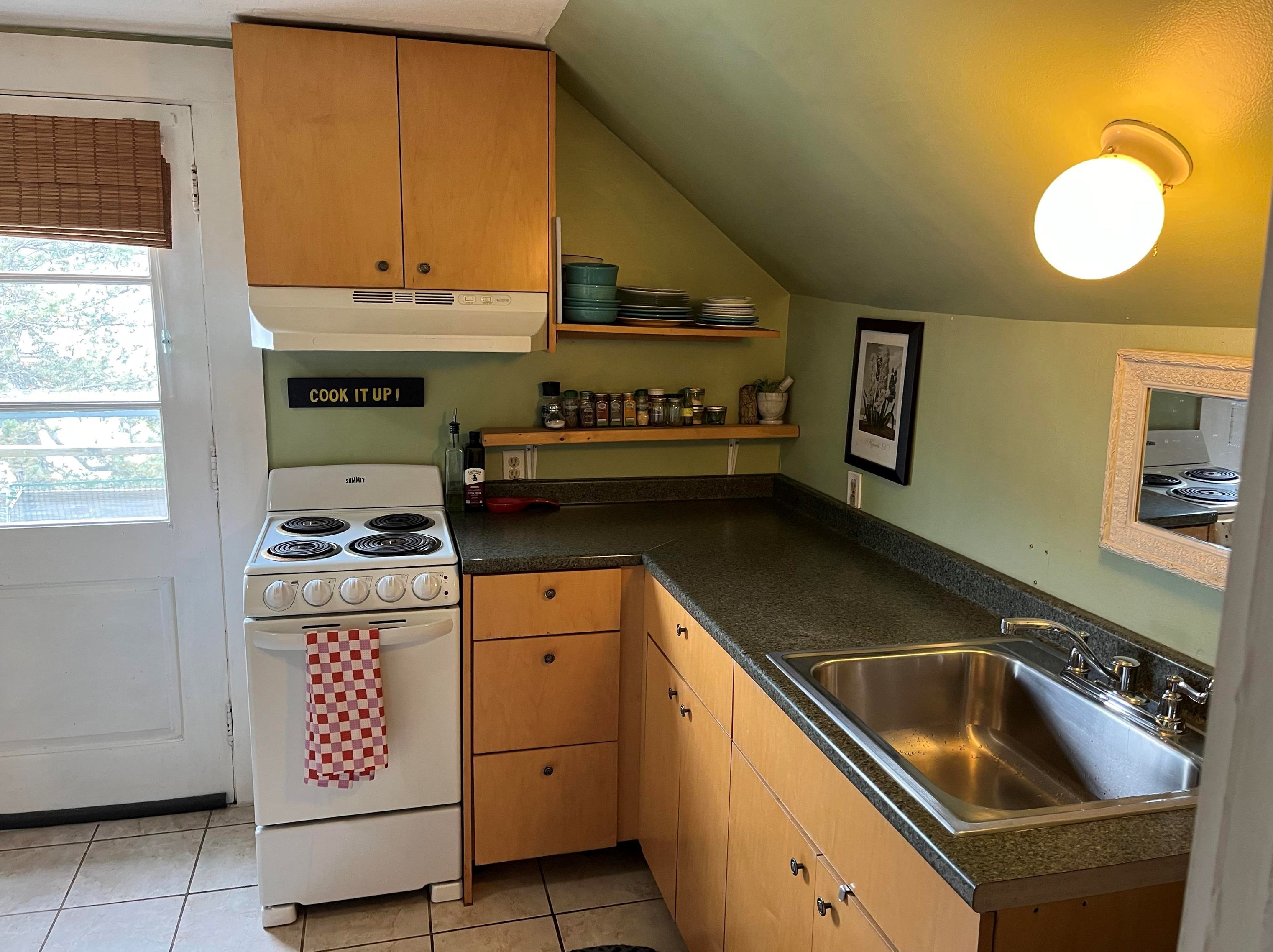 247 Mammoth Rd, Manchester NH 03109-4129 exterior