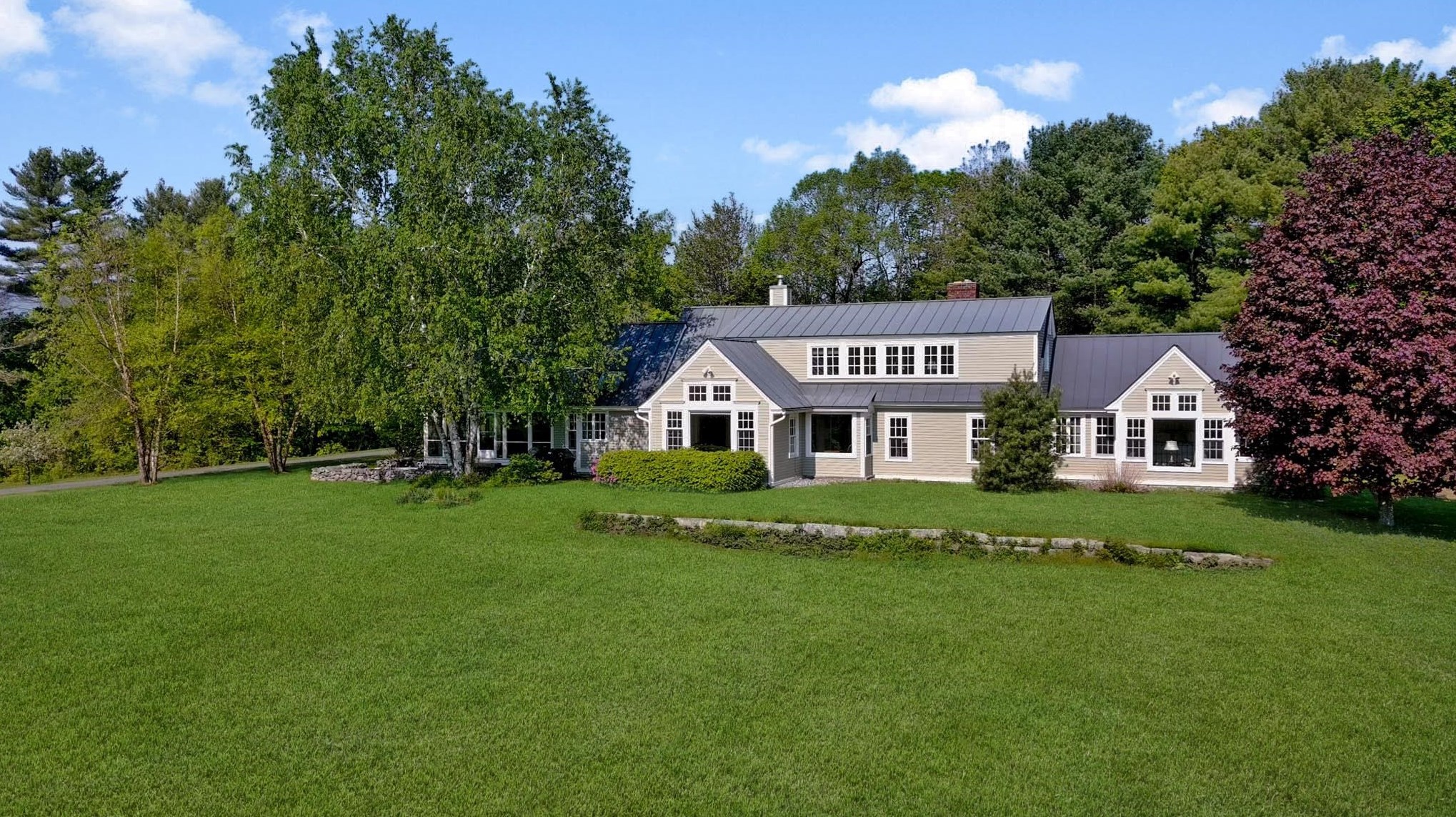 63 Old Coach Rd, New London, NH 03257