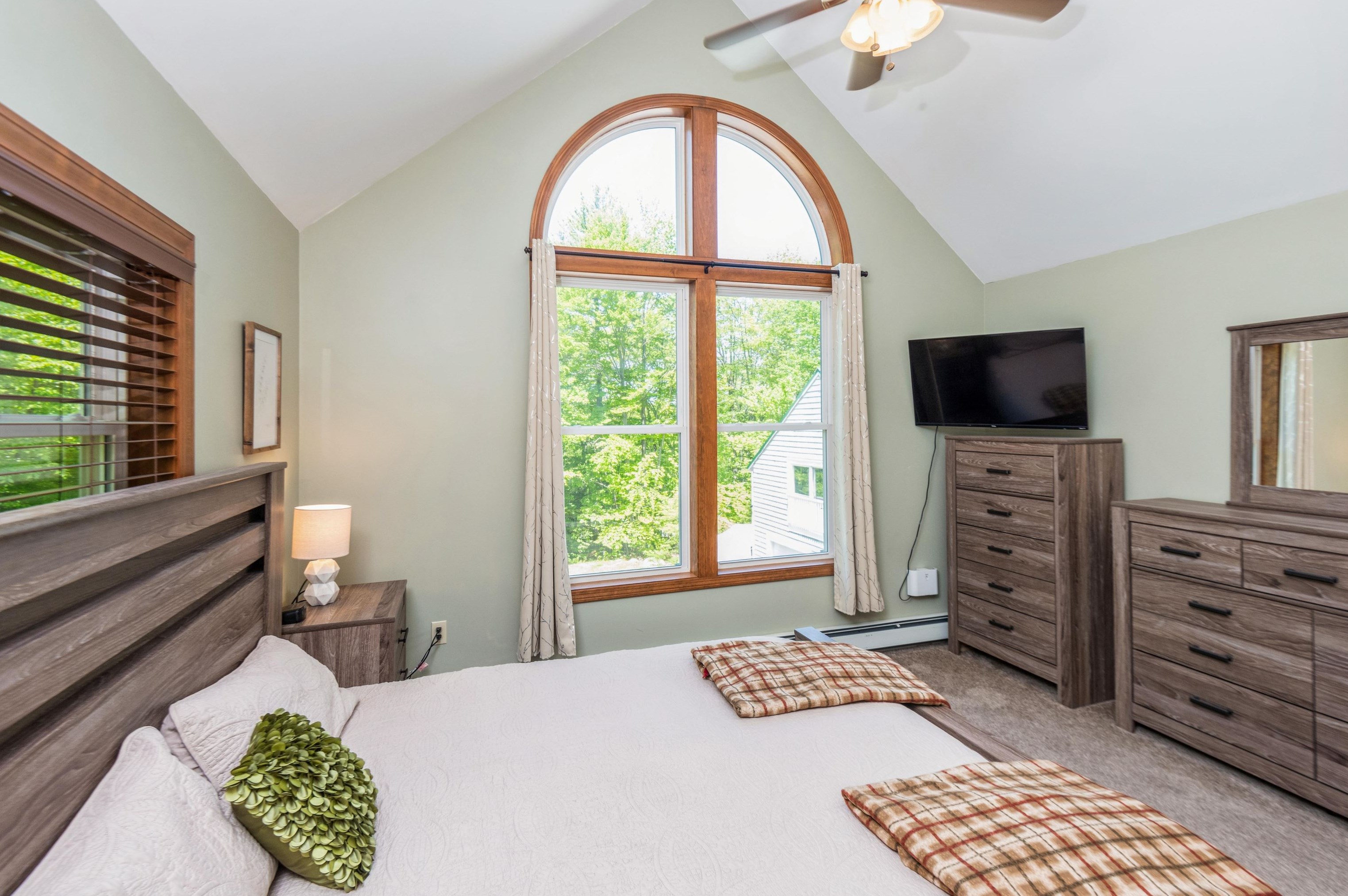 4 Eagle Ledge Rd, Meredith NH  03253-4505 exterior