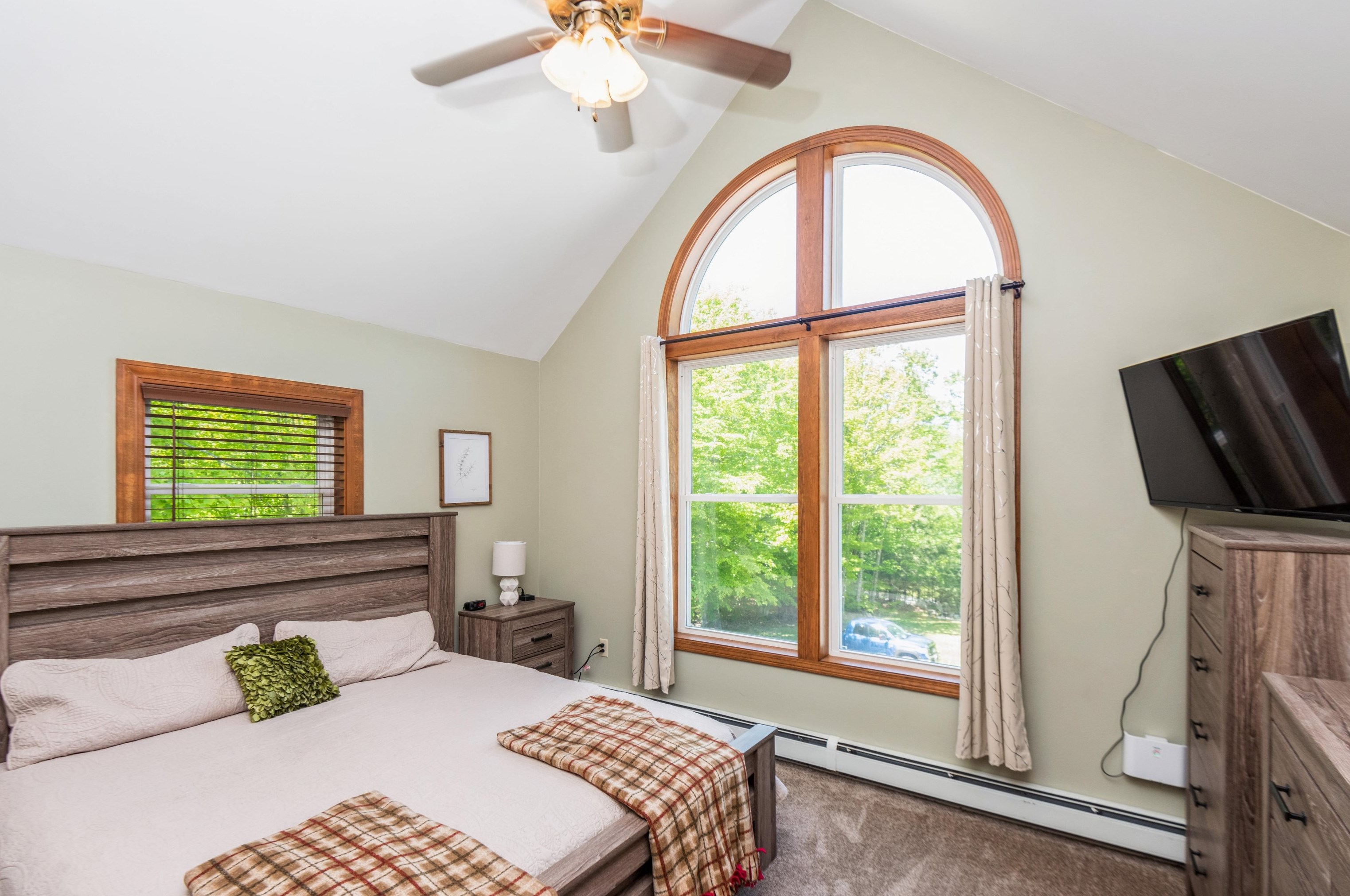 4 Eagle Ledge Rd, Meredith NH  03253-4505 exterior