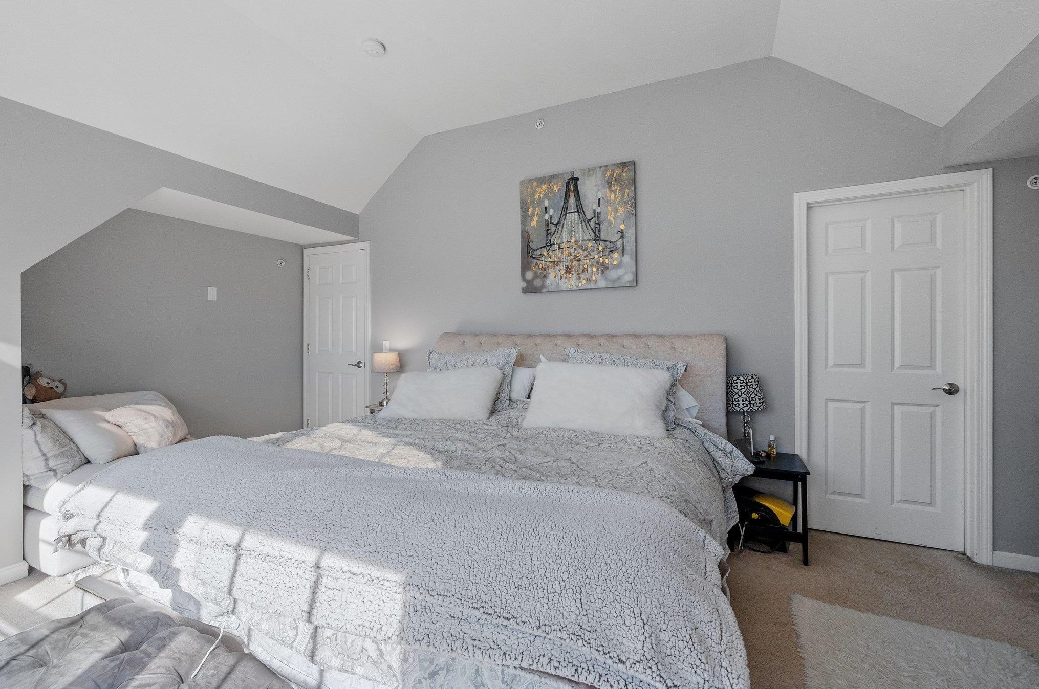 7 Hackett Hl Rd, Manchester NH 03106-2516 exterior