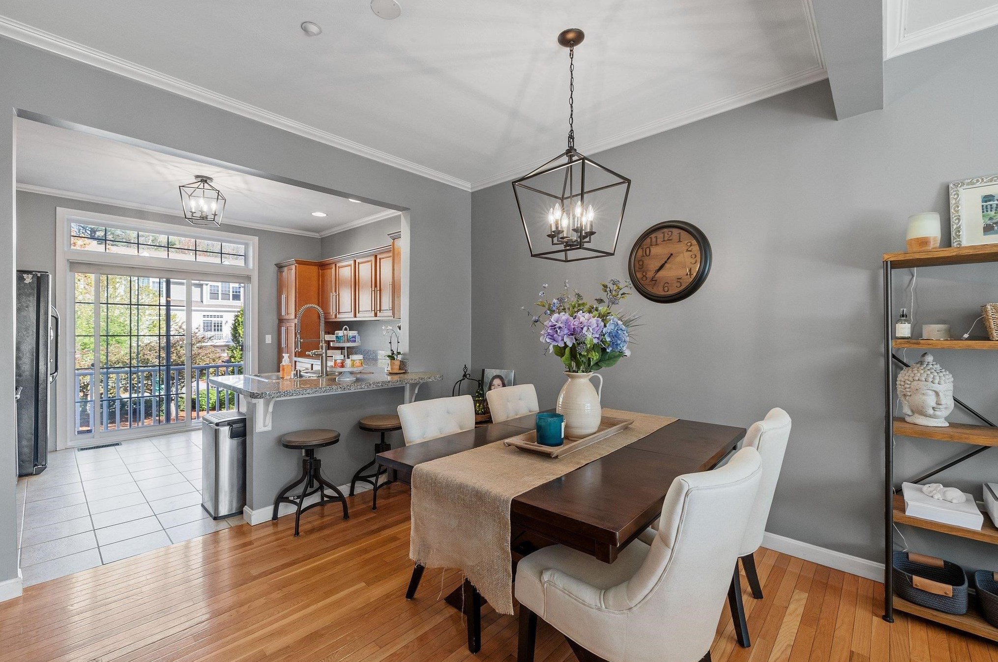 7 Hackett Hl Rd, Manchester NH 03106-2516 exterior