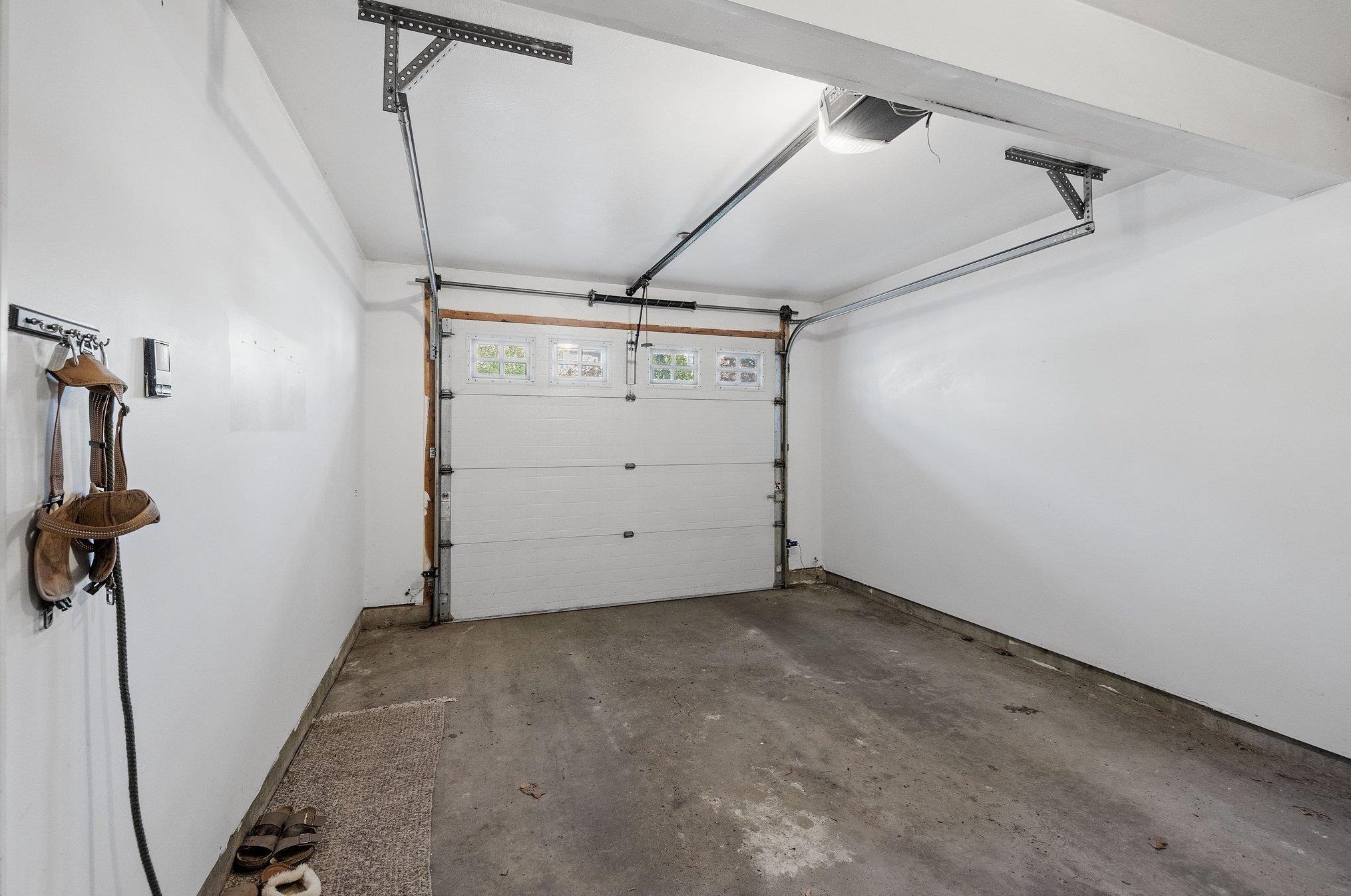 7 Hackett Hl Rd, Manchester NH 03106-2516 exterior