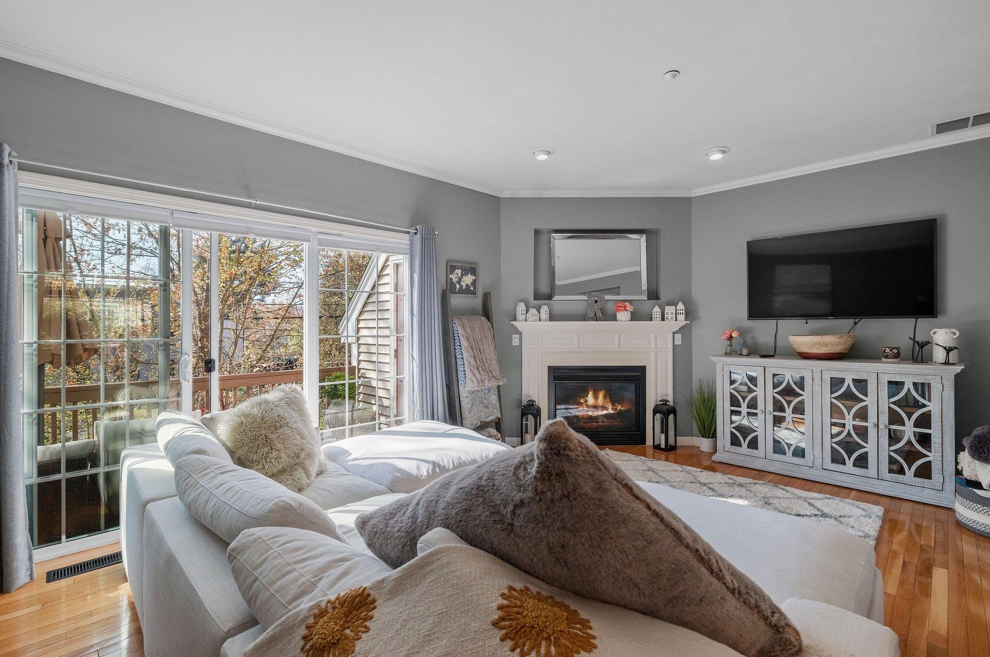 7 Hackett Hl Rd, Manchester NH 03106-2516 exterior