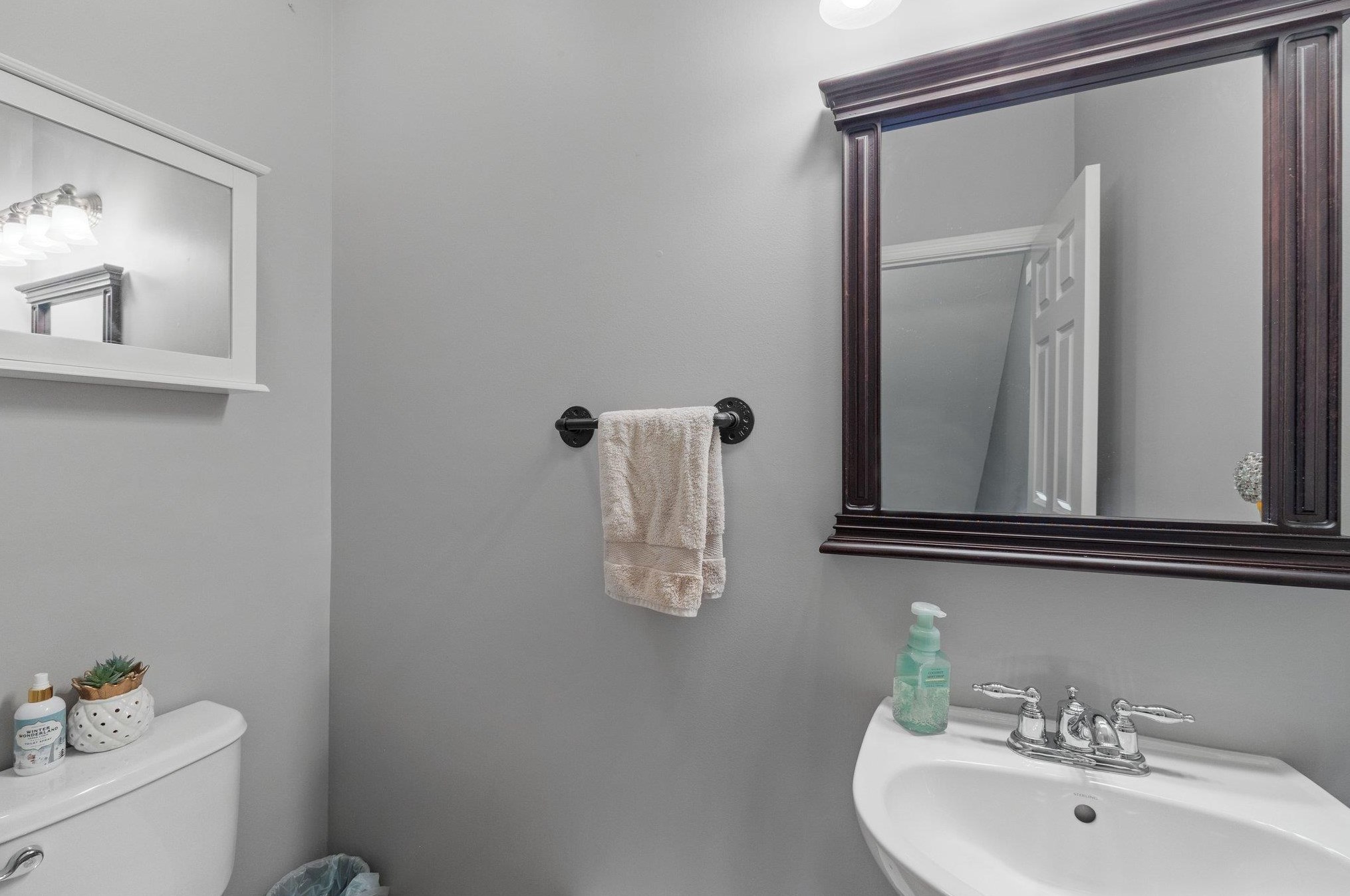 7 Hackett Hl Rd, Manchester NH 03106-2516 exterior