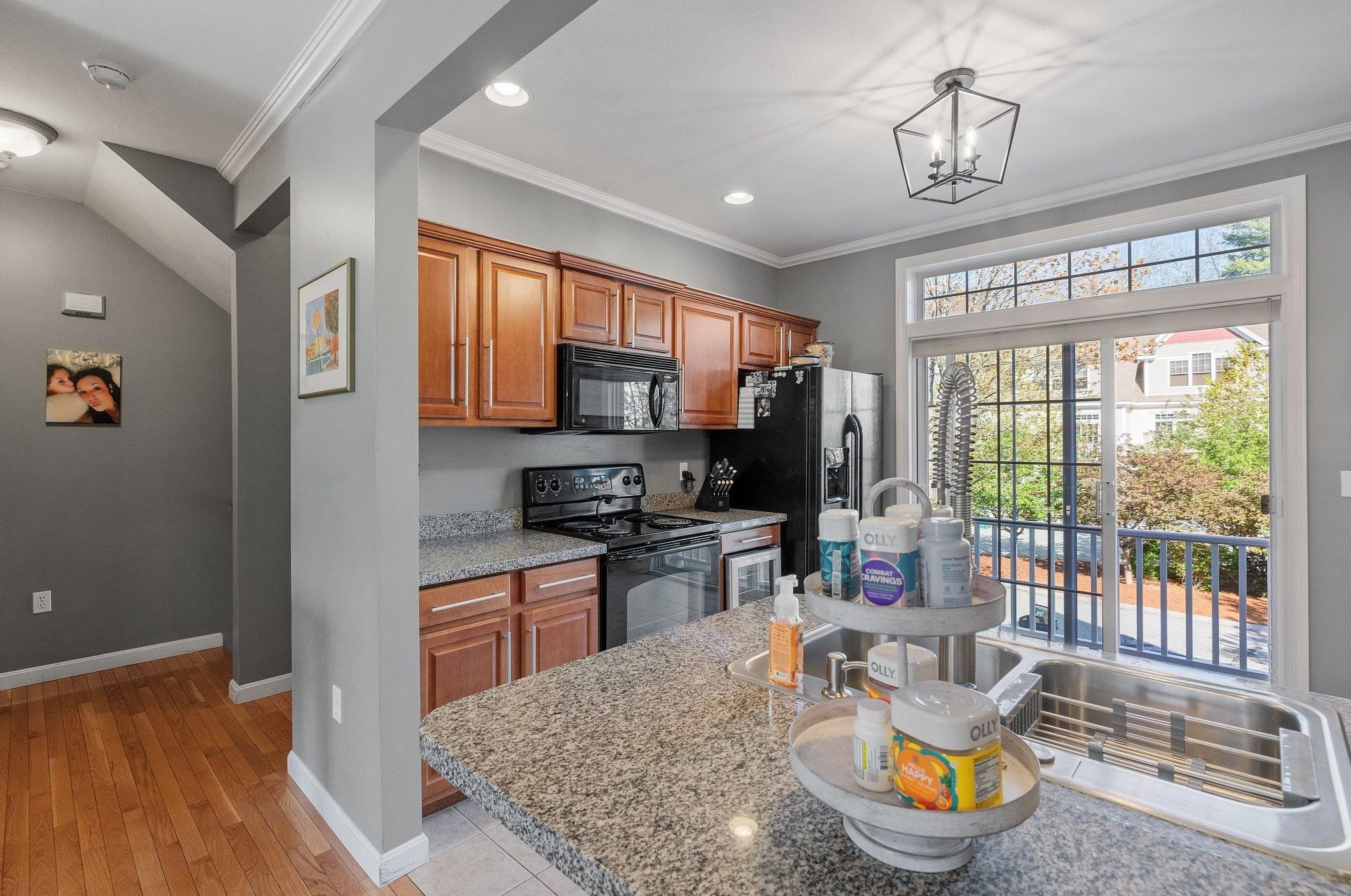 7 Hackett Hl Rd, Manchester NH 03106-2516 exterior