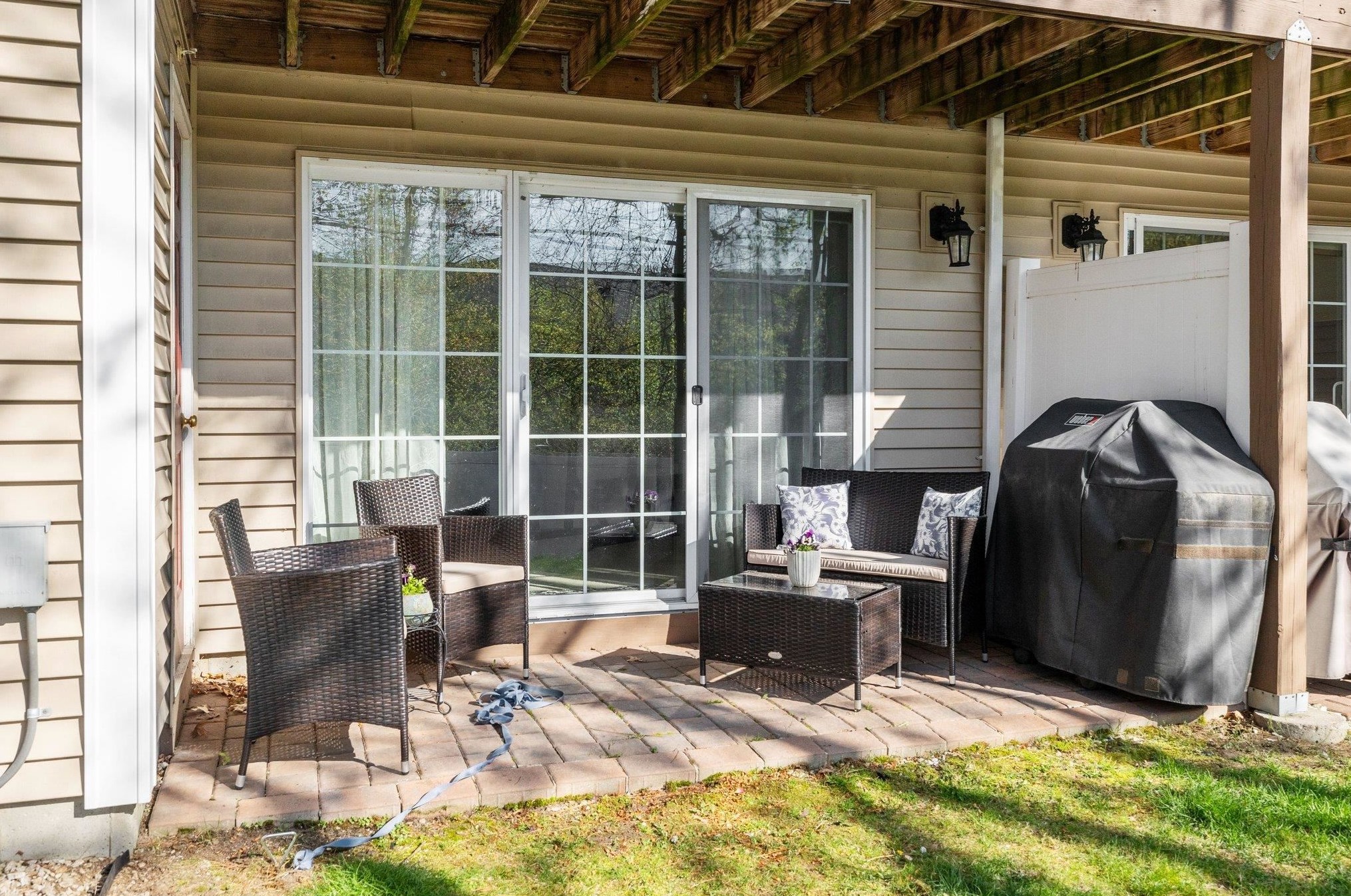 7 Hackett Hl Rd, Manchester NH 03106-2516 exterior