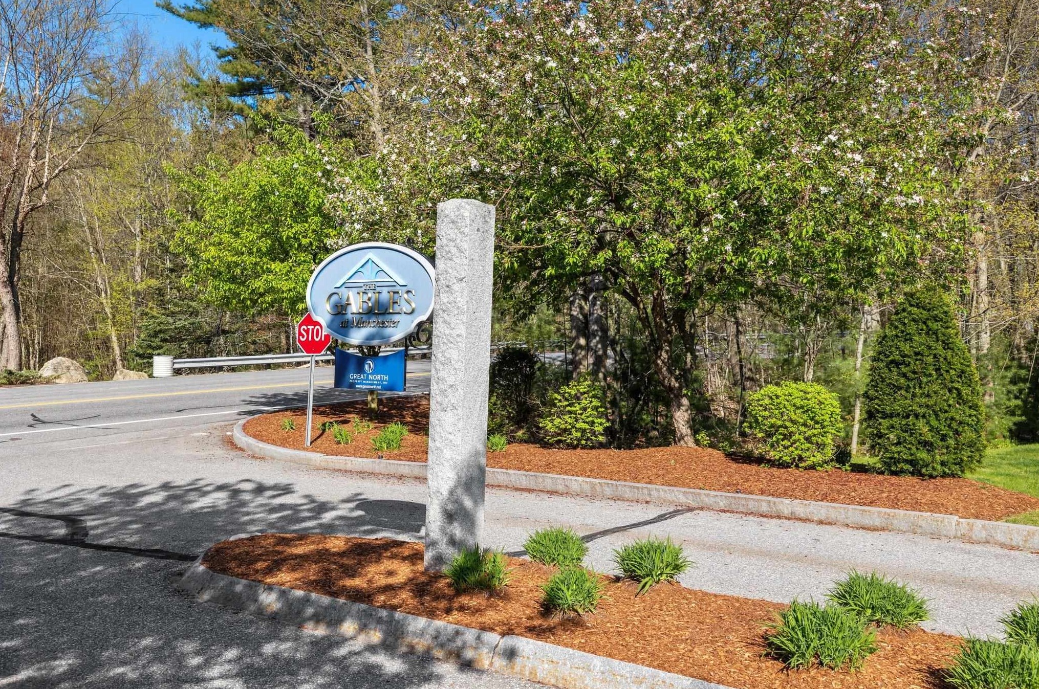 7 Hackett Hl Rd, Manchester NH 03106-2516 exterior