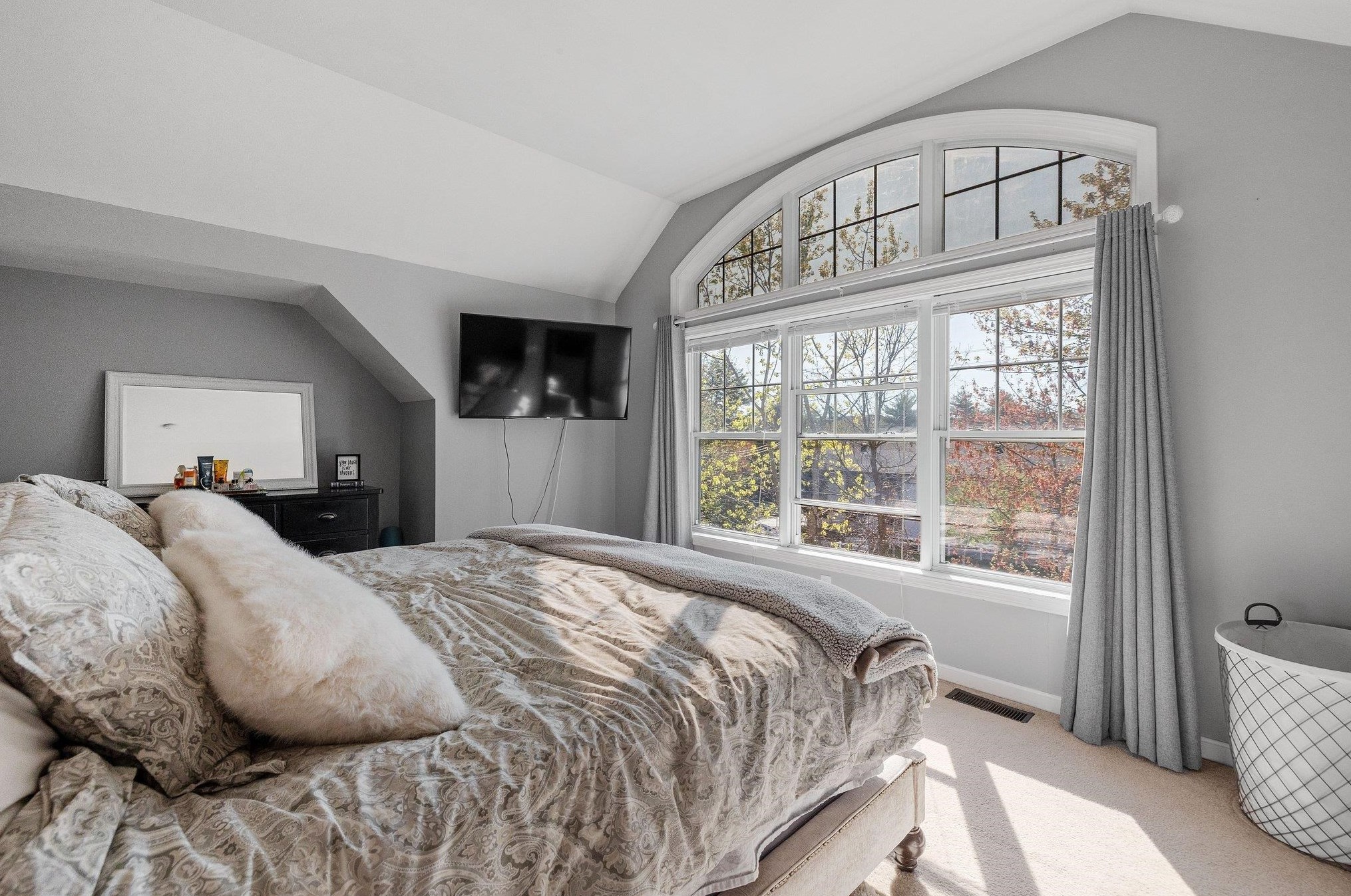 7 Hackett Hl Rd, Manchester NH 03106-2516 exterior