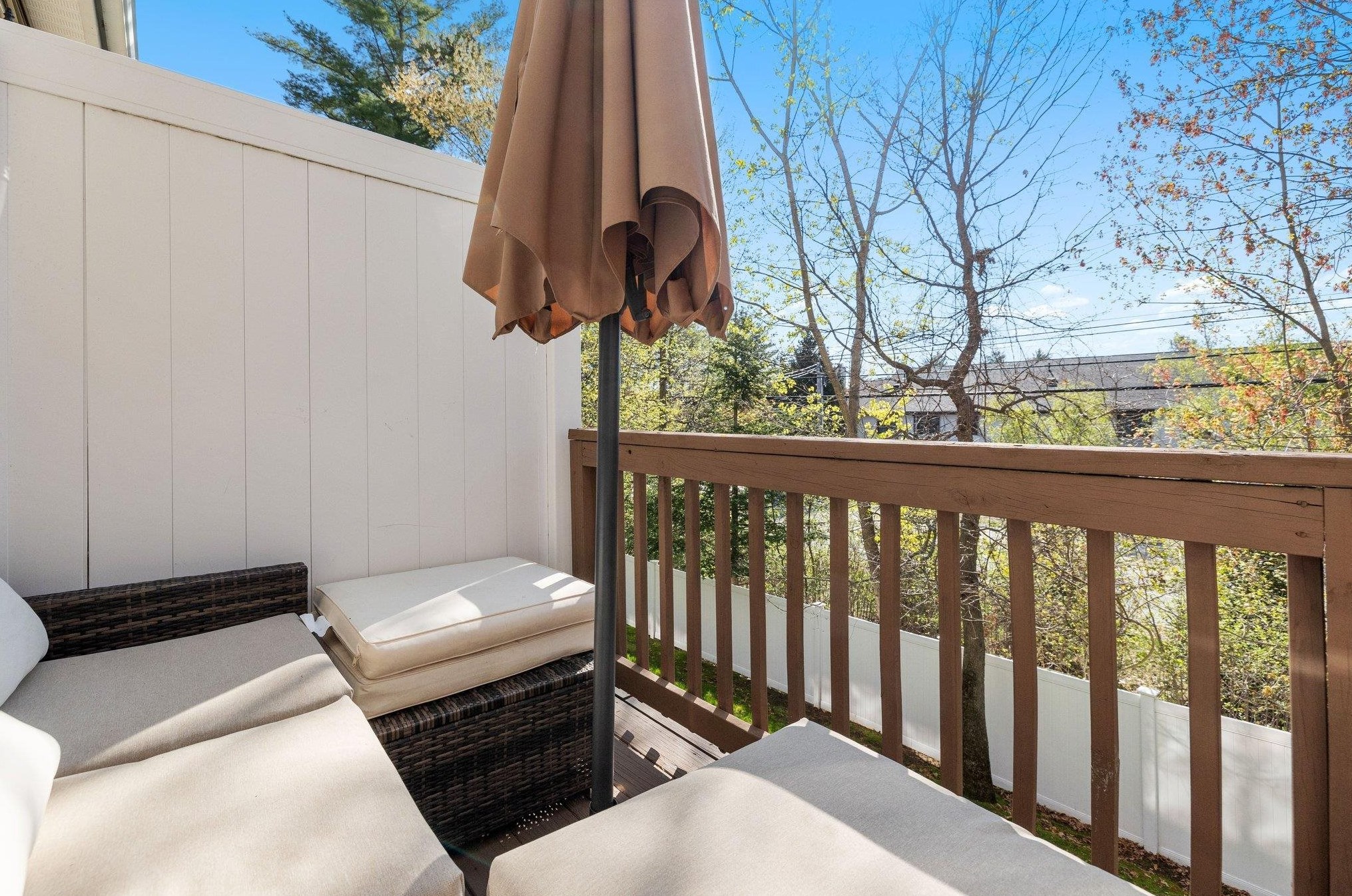 7 Hackett Hl Rd, Manchester NH 03106-2516 exterior