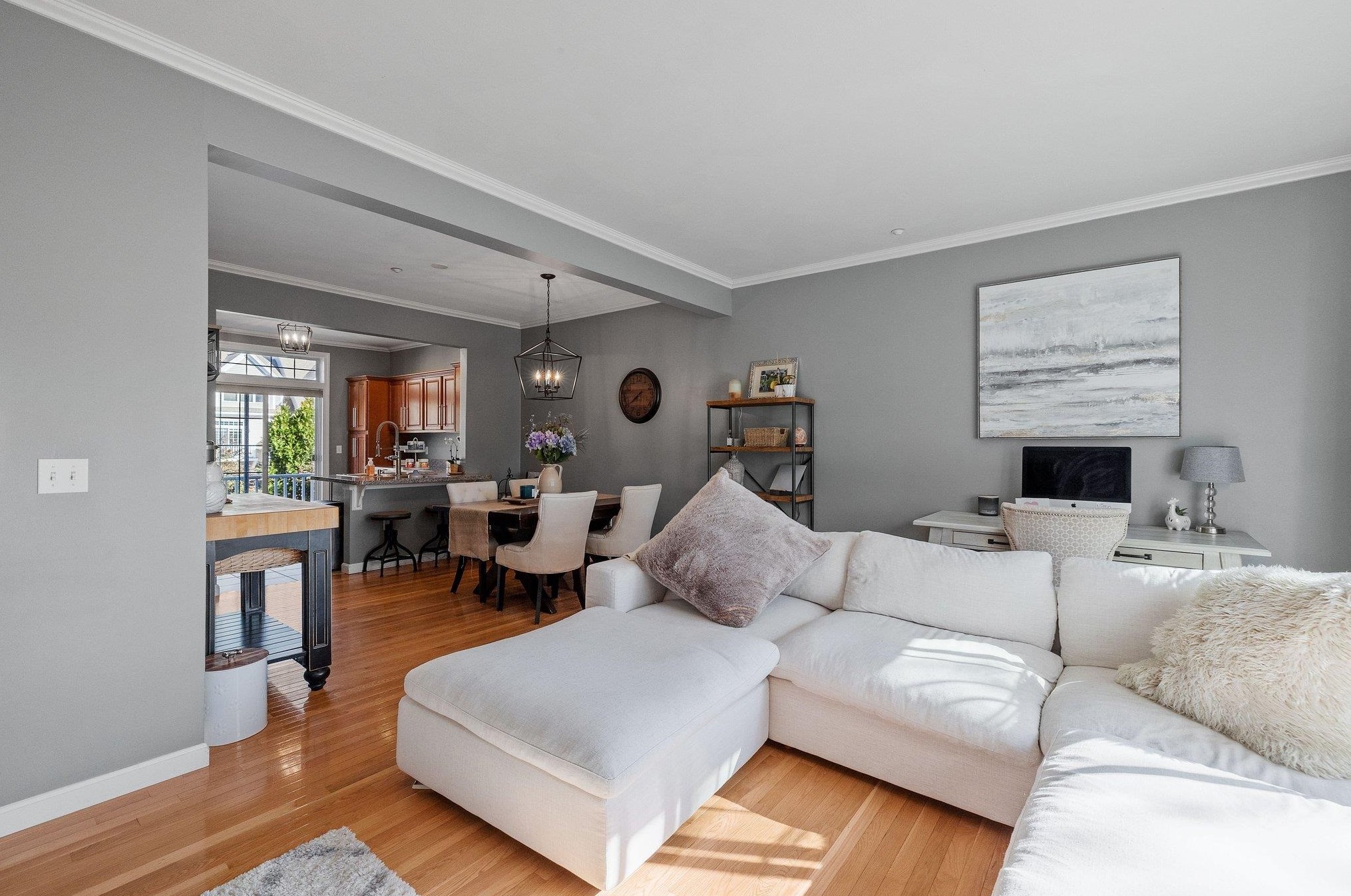 7 Hackett Hl Rd, Manchester NH 03106-2516 exterior