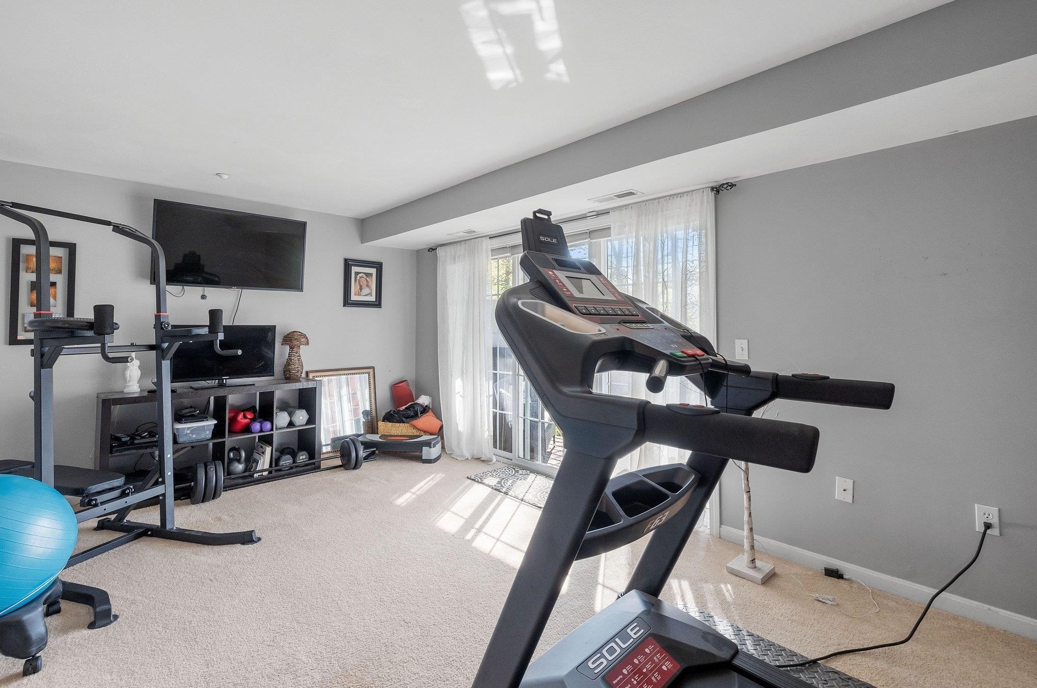 7 Hackett Hl Rd, Manchester NH 03106-2516 exterior