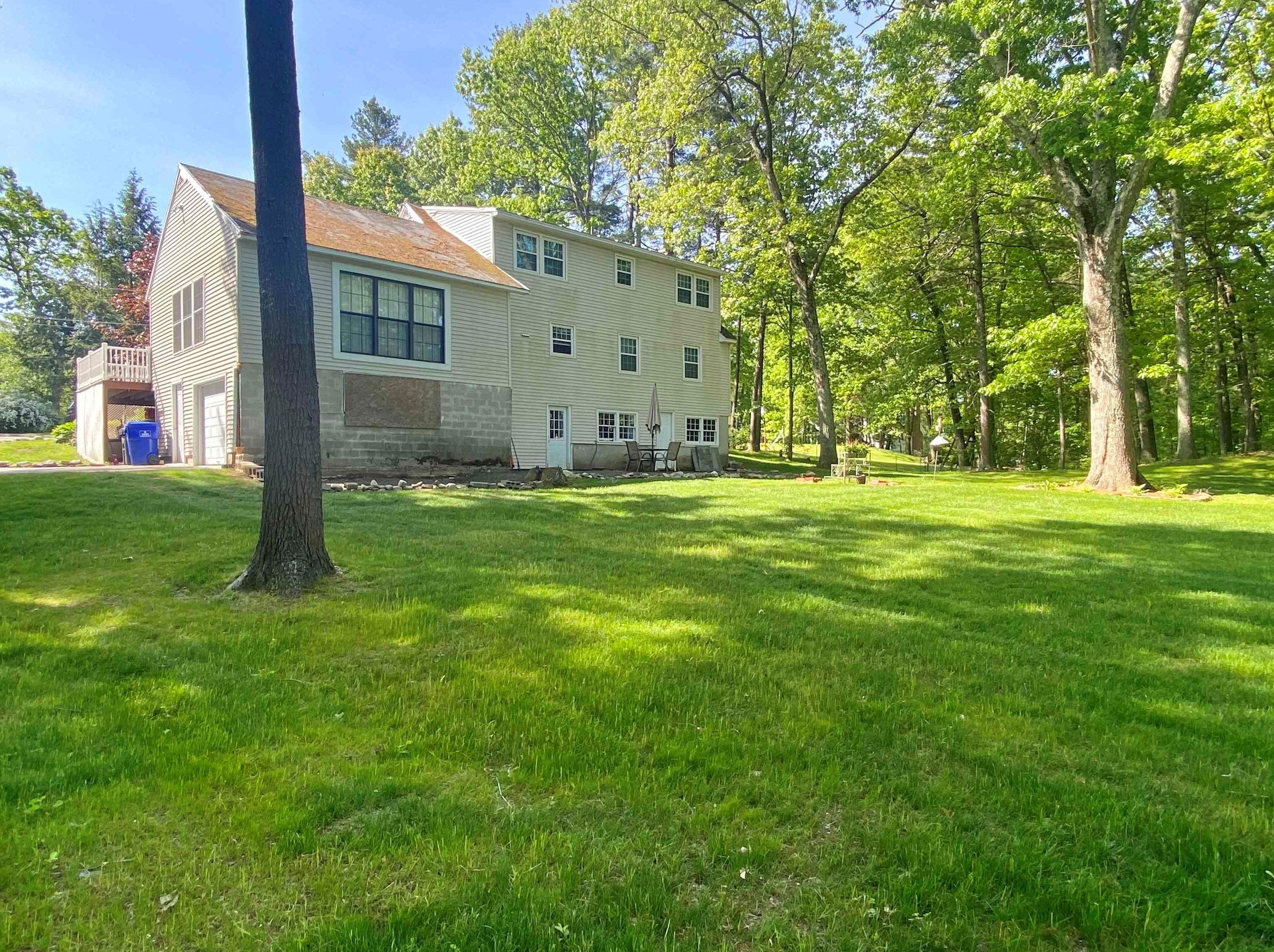 81 Sullivan Rd, Hudson, NH 03051