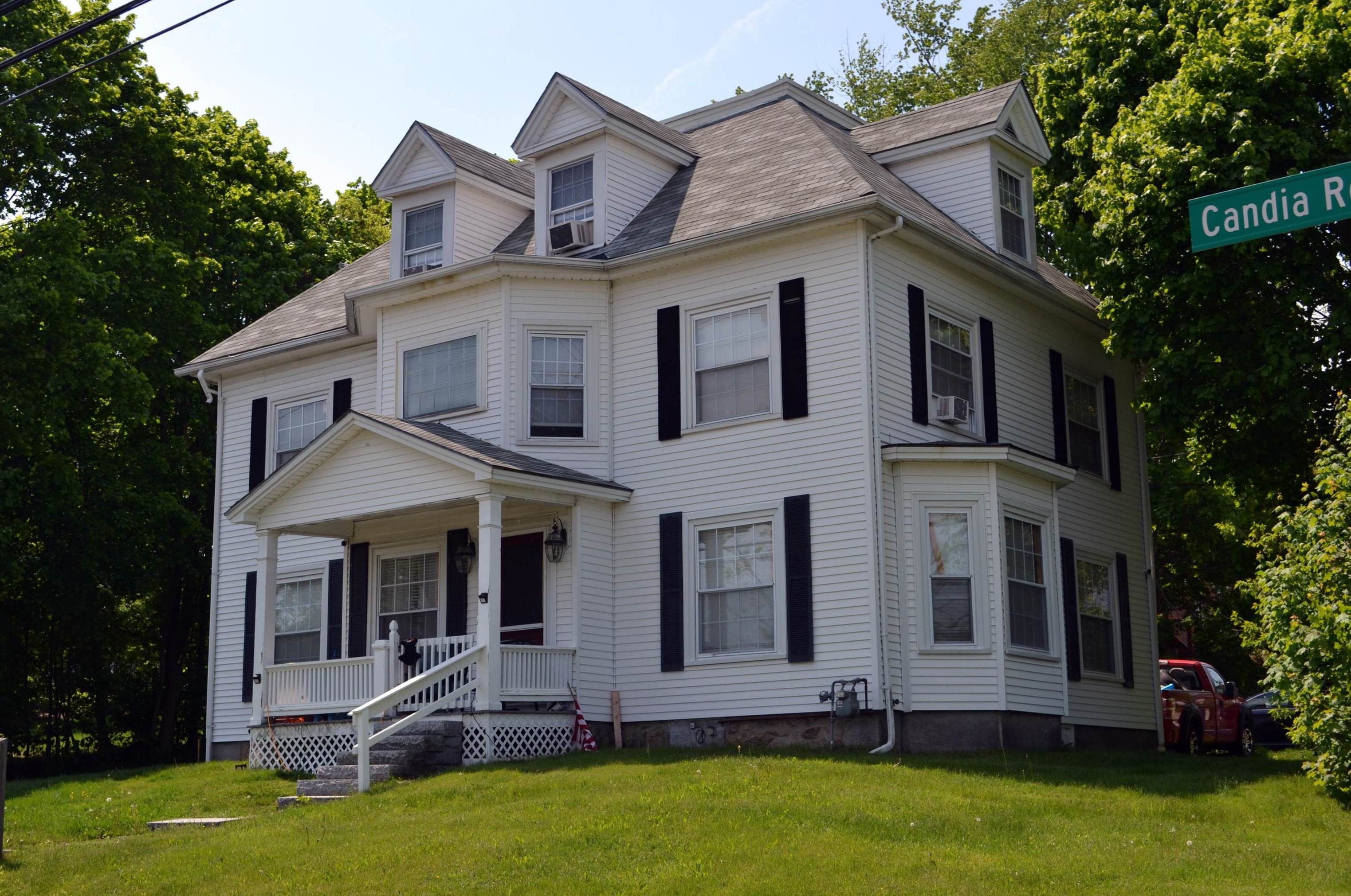 1328 Candia Rd, Manchester NH 03109-5715 exterior