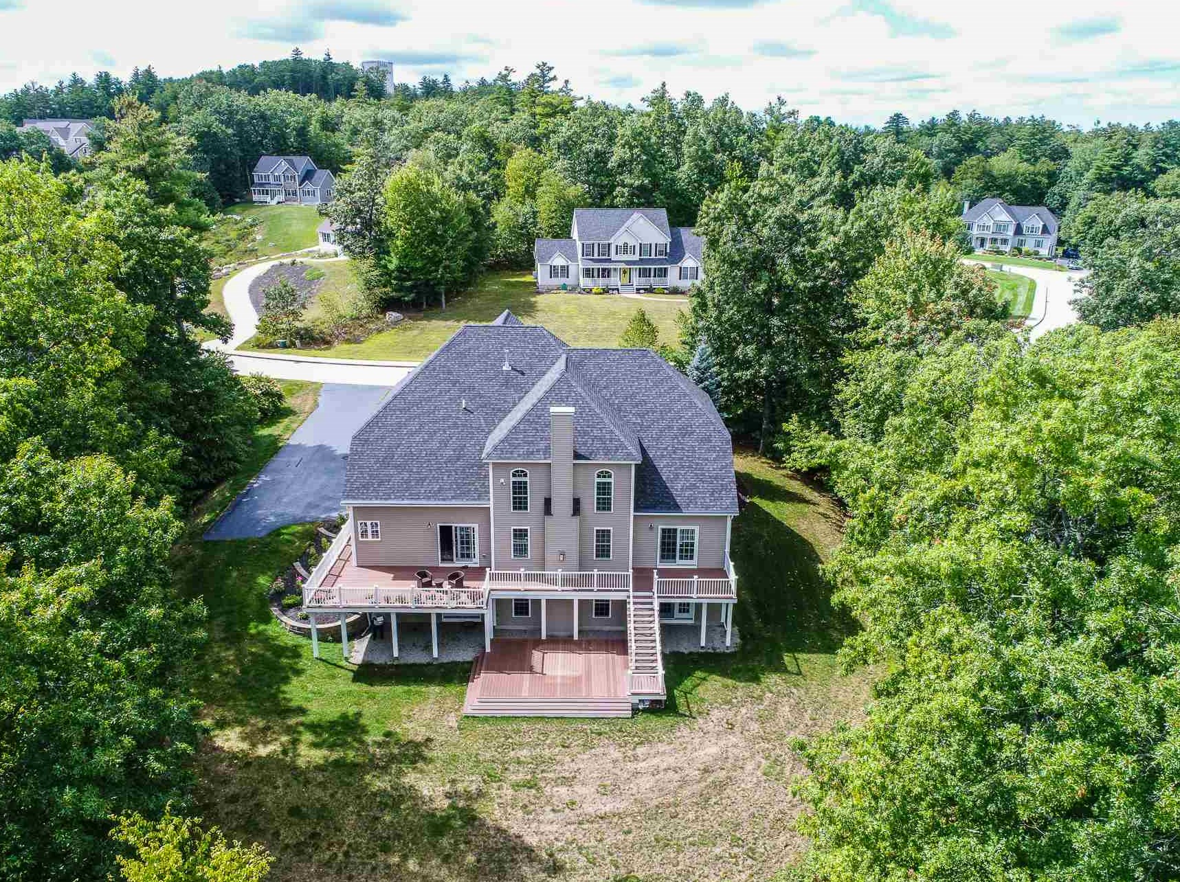8 Northview Ter, Manchester, NH 03106-1727