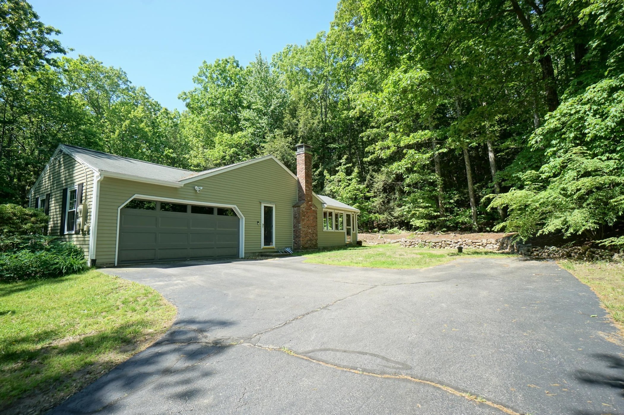 44 Elk Dr, Manchester, NH 03110-4621
