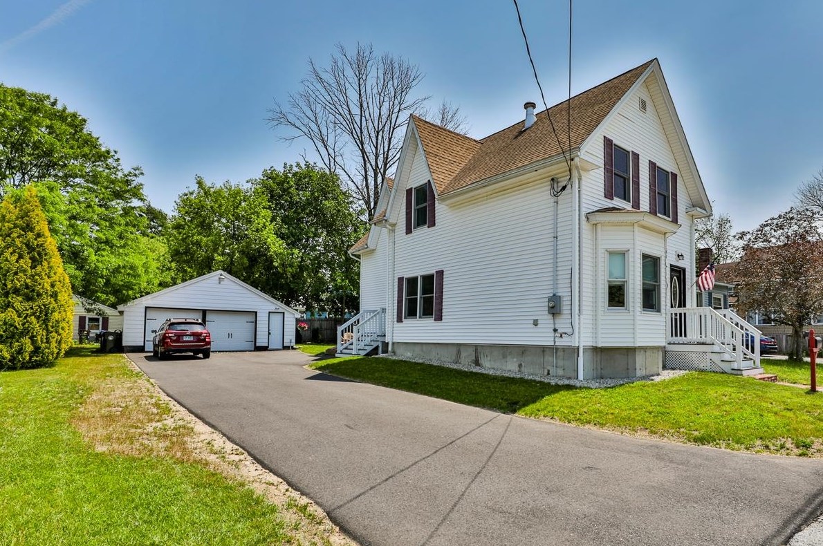 119 Woodland Ave, Manchester, NH 03109-4453