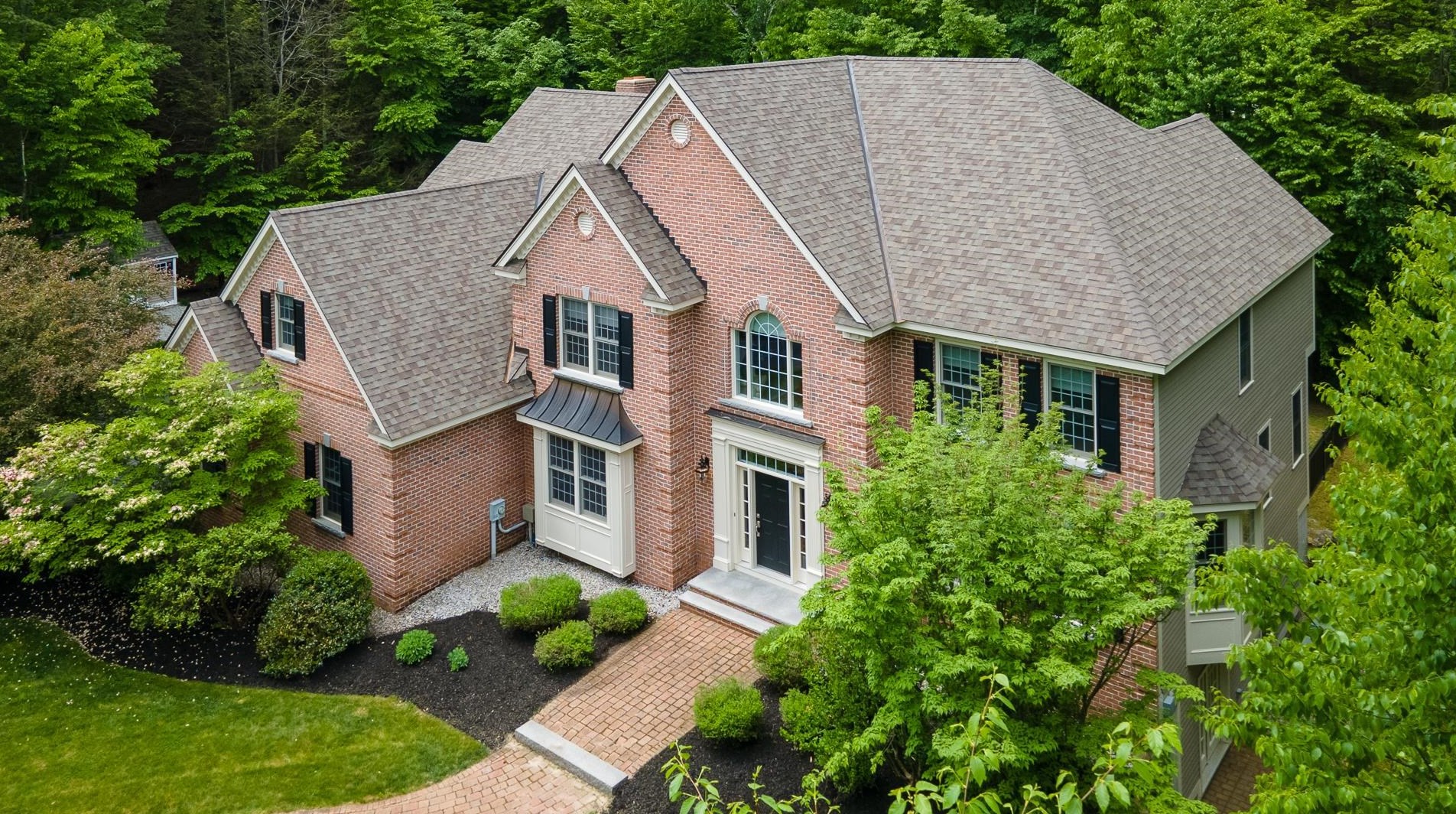 2 Rolling Woods Dr, Manchester, NH 03110-4540