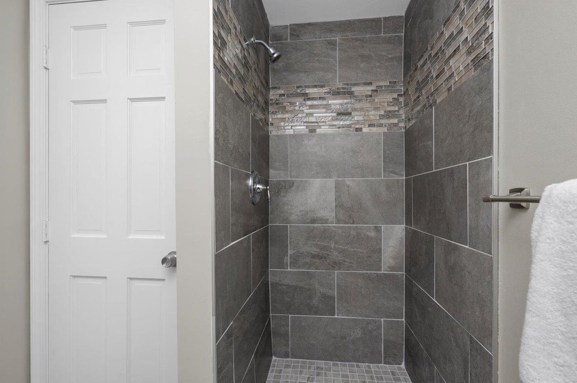 44 Joanne Dr, Manchester NH 03106-2007 exterior