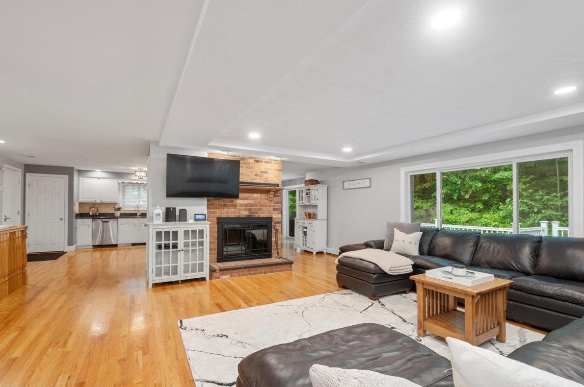 44 Joanne Dr, Manchester NH 03106-2007 exterior