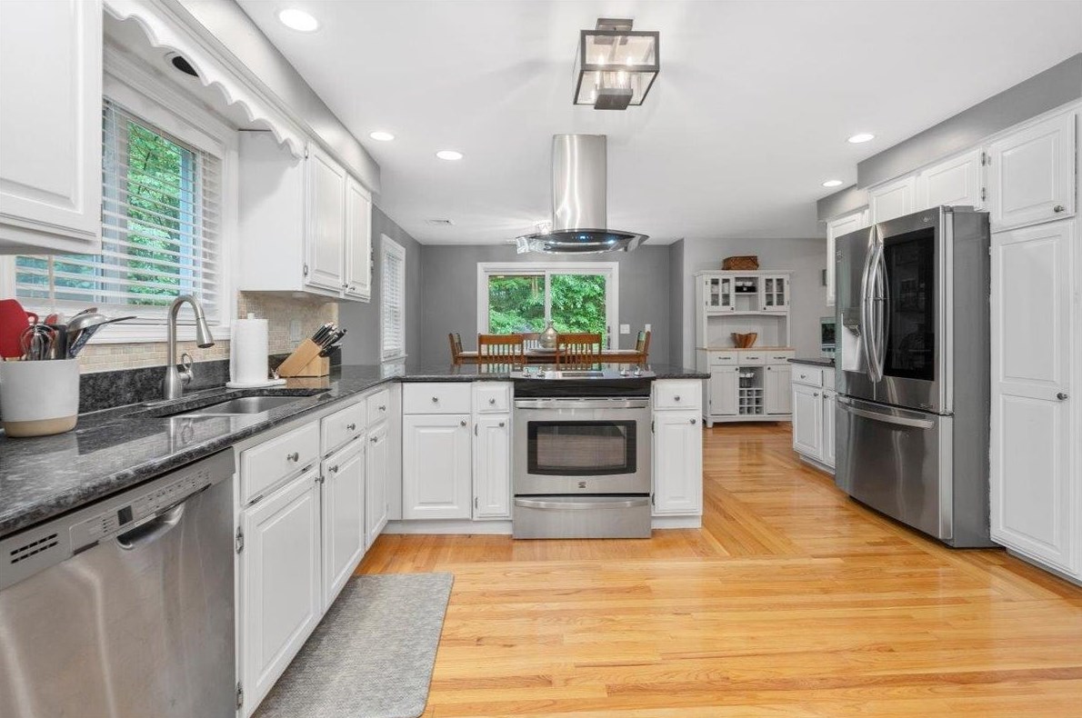 44 Joanne Dr, Manchester NH 03106-2007 exterior