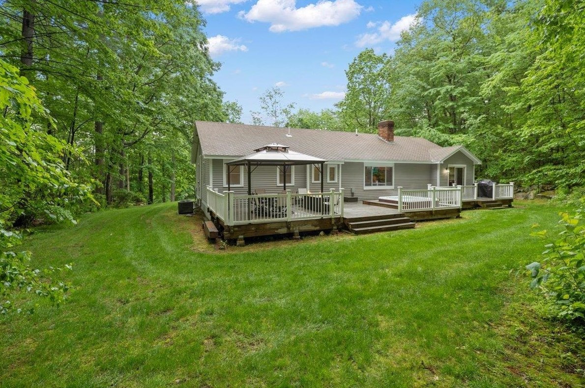 44 Joanne Dr, Manchester NH 03106-2007 exterior