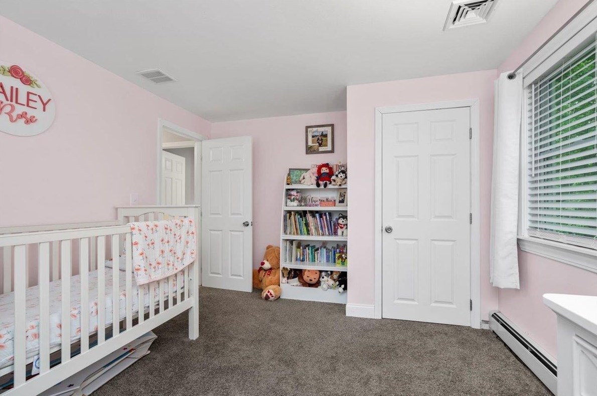 44 Joanne Dr, Manchester NH 03106-2007 exterior