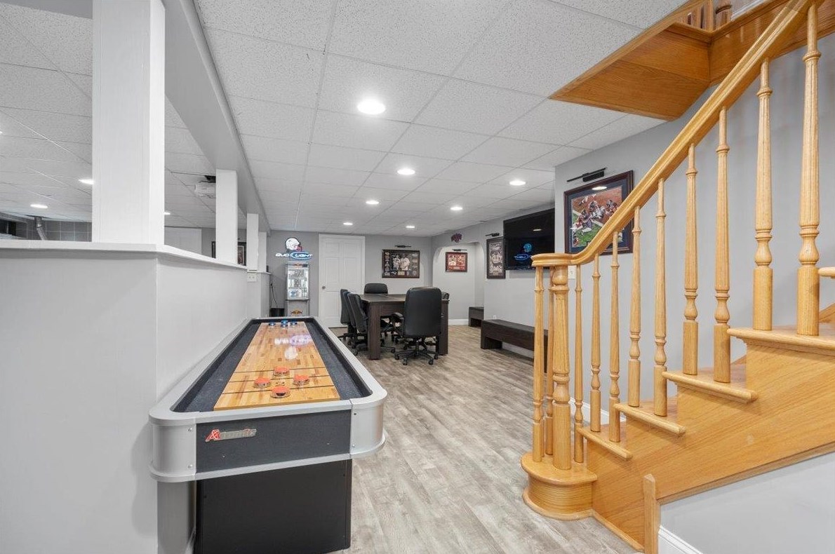 44 Joanne Dr, Manchester NH 03106-2007 exterior