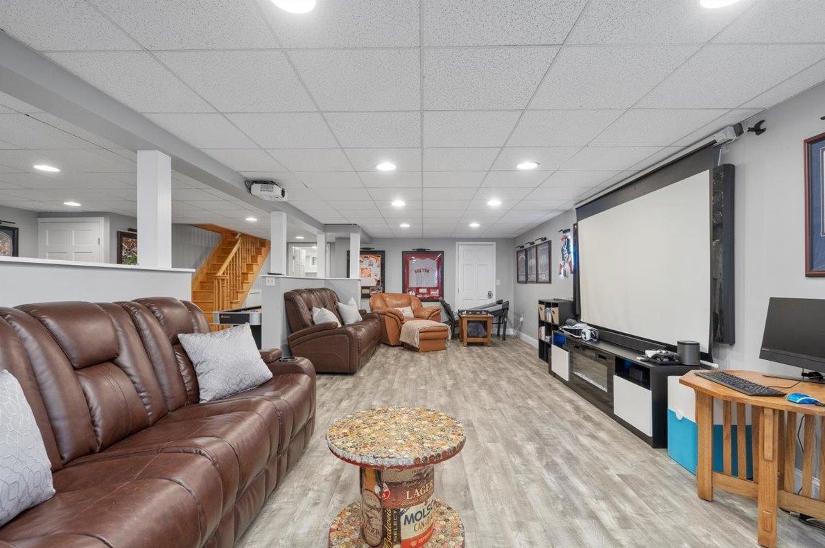 44 Joanne Dr, Manchester NH 03106-2007 exterior