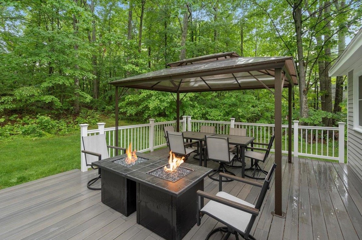 44 Joanne Dr, Manchester NH 03106-2007 exterior