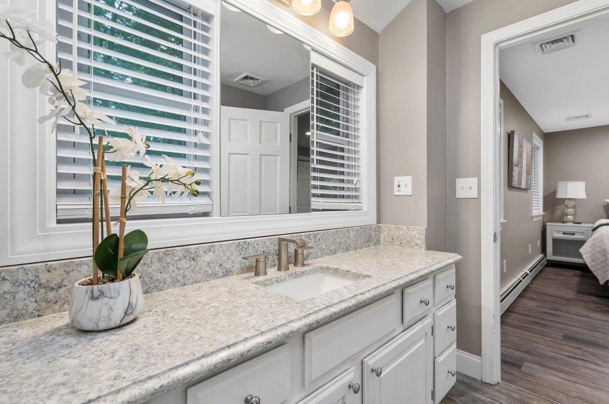 44 Joanne Dr, Manchester NH 03106-2007 exterior