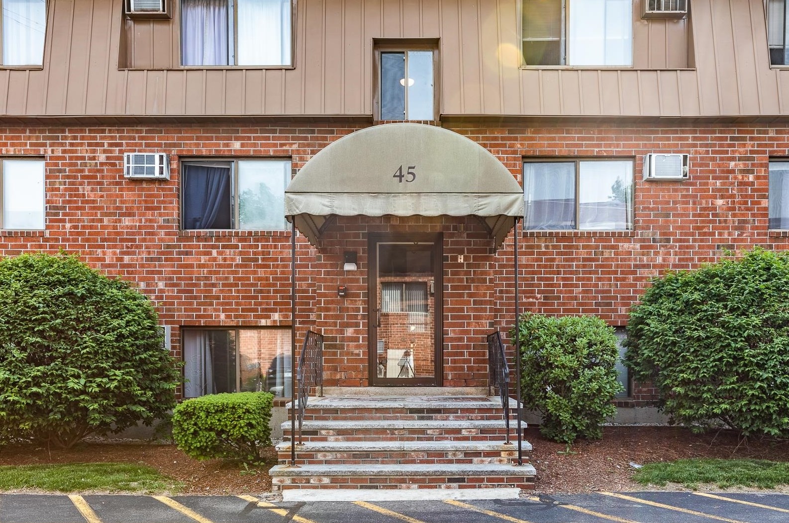 45 Log St #2a, Manchester, NH 03102