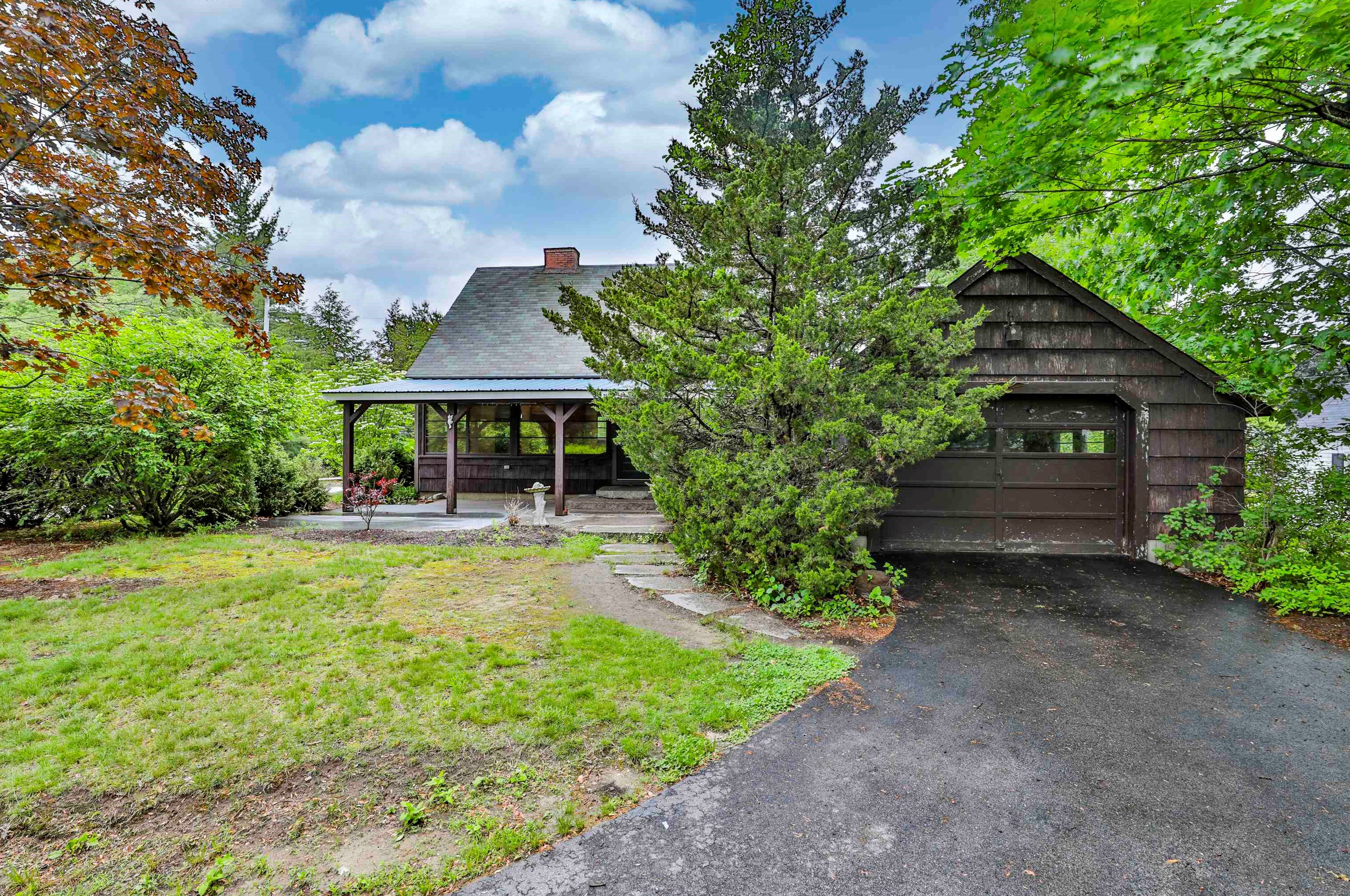 89 Peak St, Manchester, NH 03104-3833