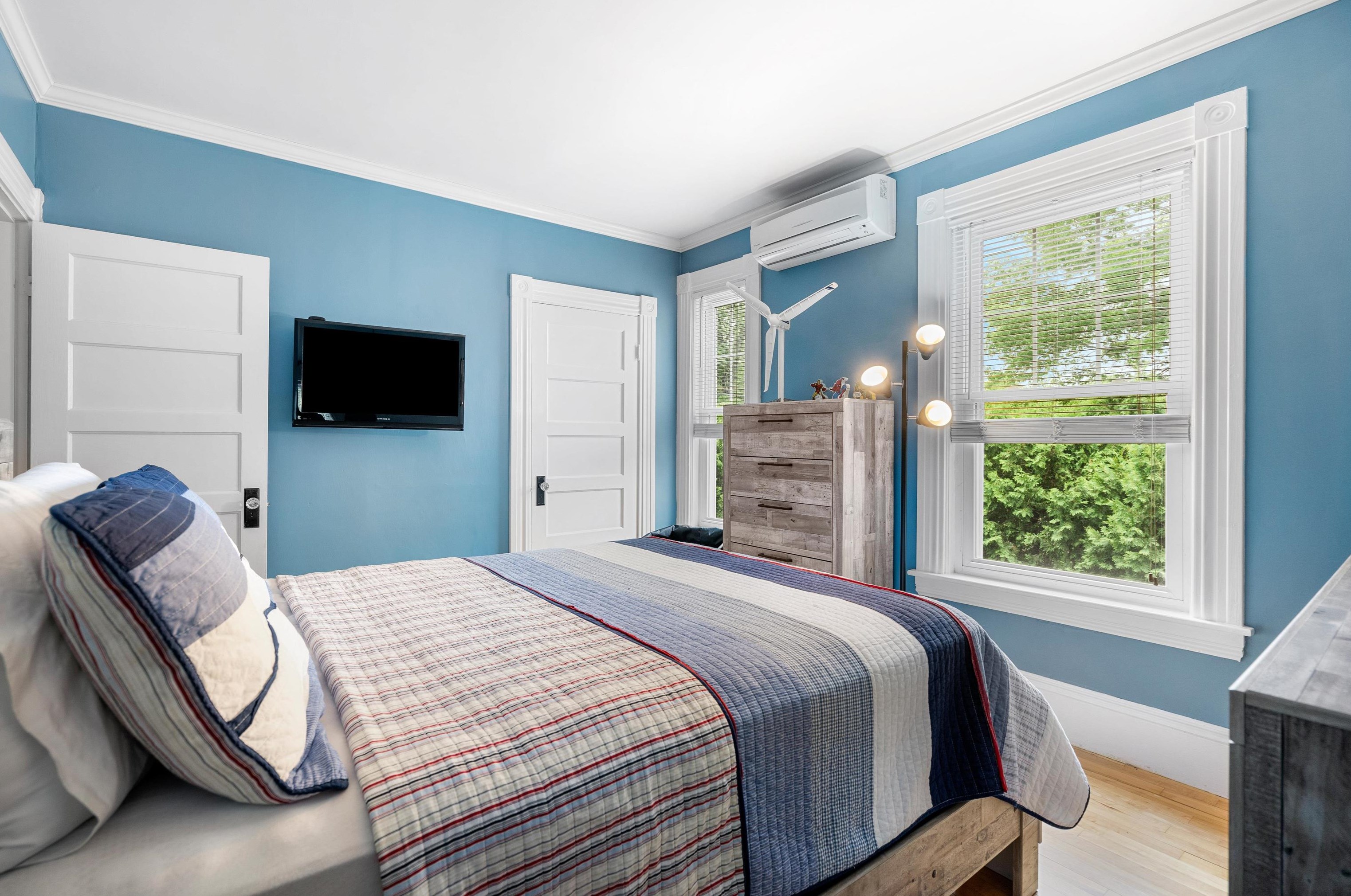 540 River Rd, Manchester NH 03104-1955 exterior