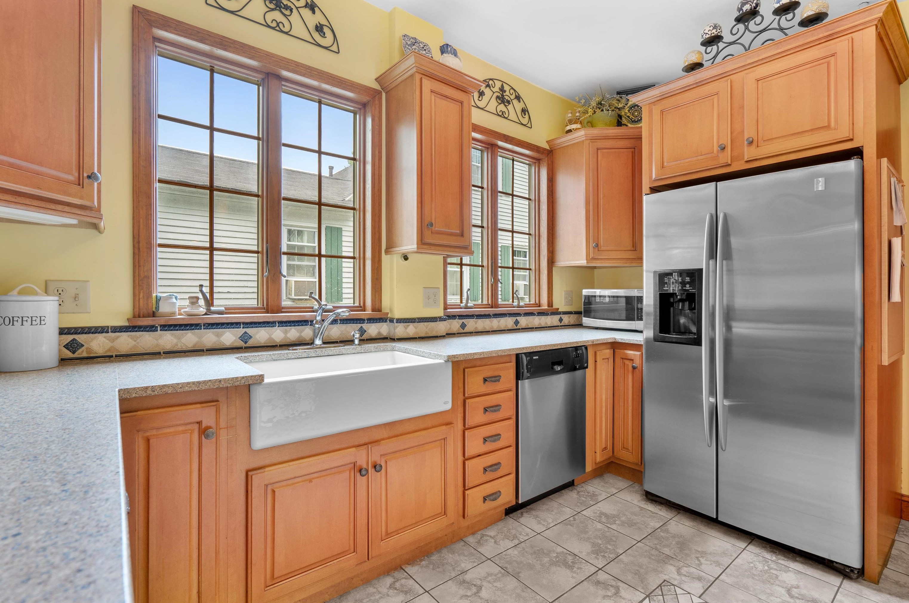 540 River Rd, Manchester NH 03104-1955 exterior