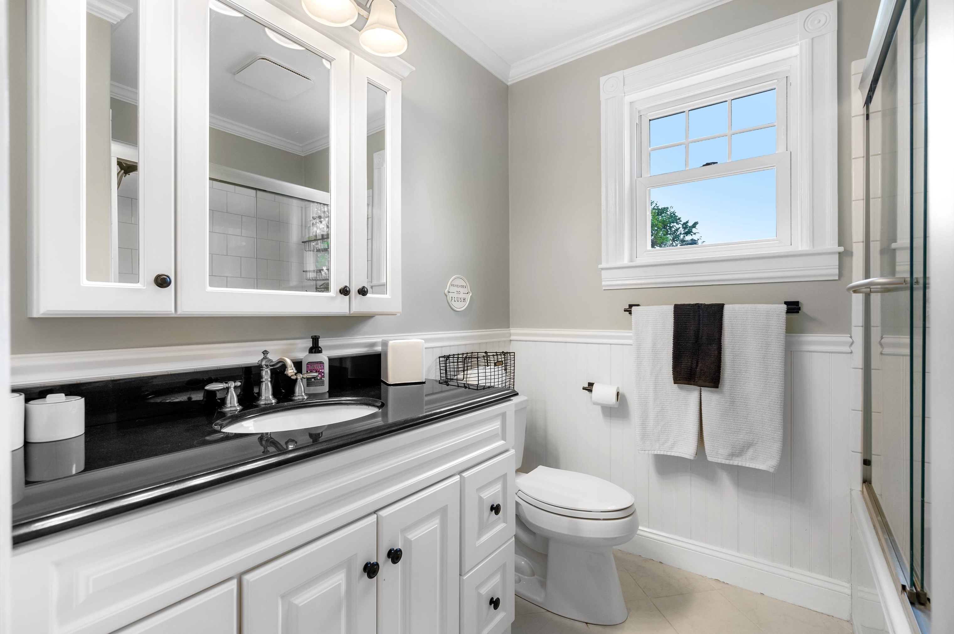 540 River Rd, Manchester NH 03104-1955 exterior