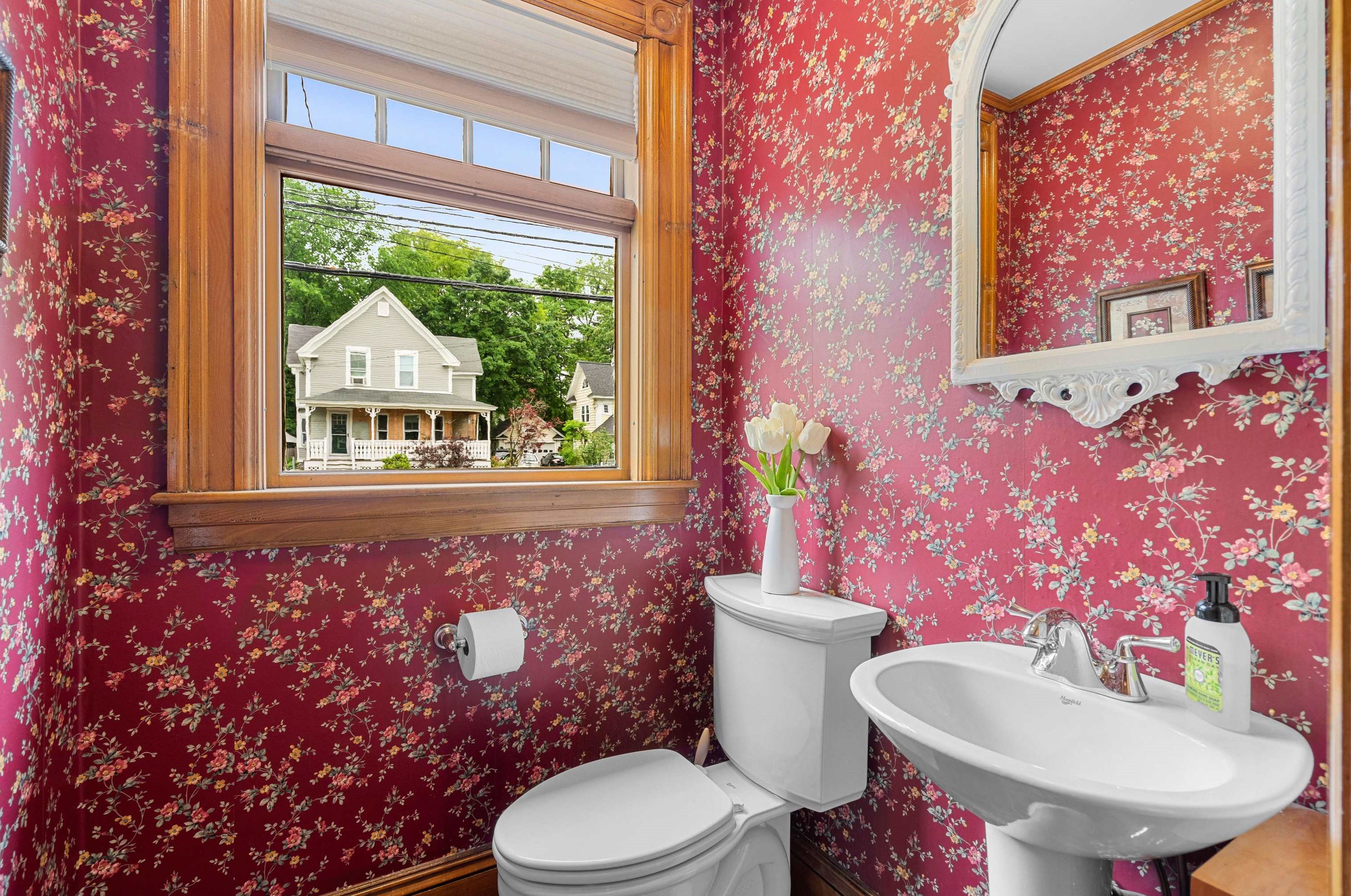 540 River Rd, Manchester NH 03104-1955 exterior