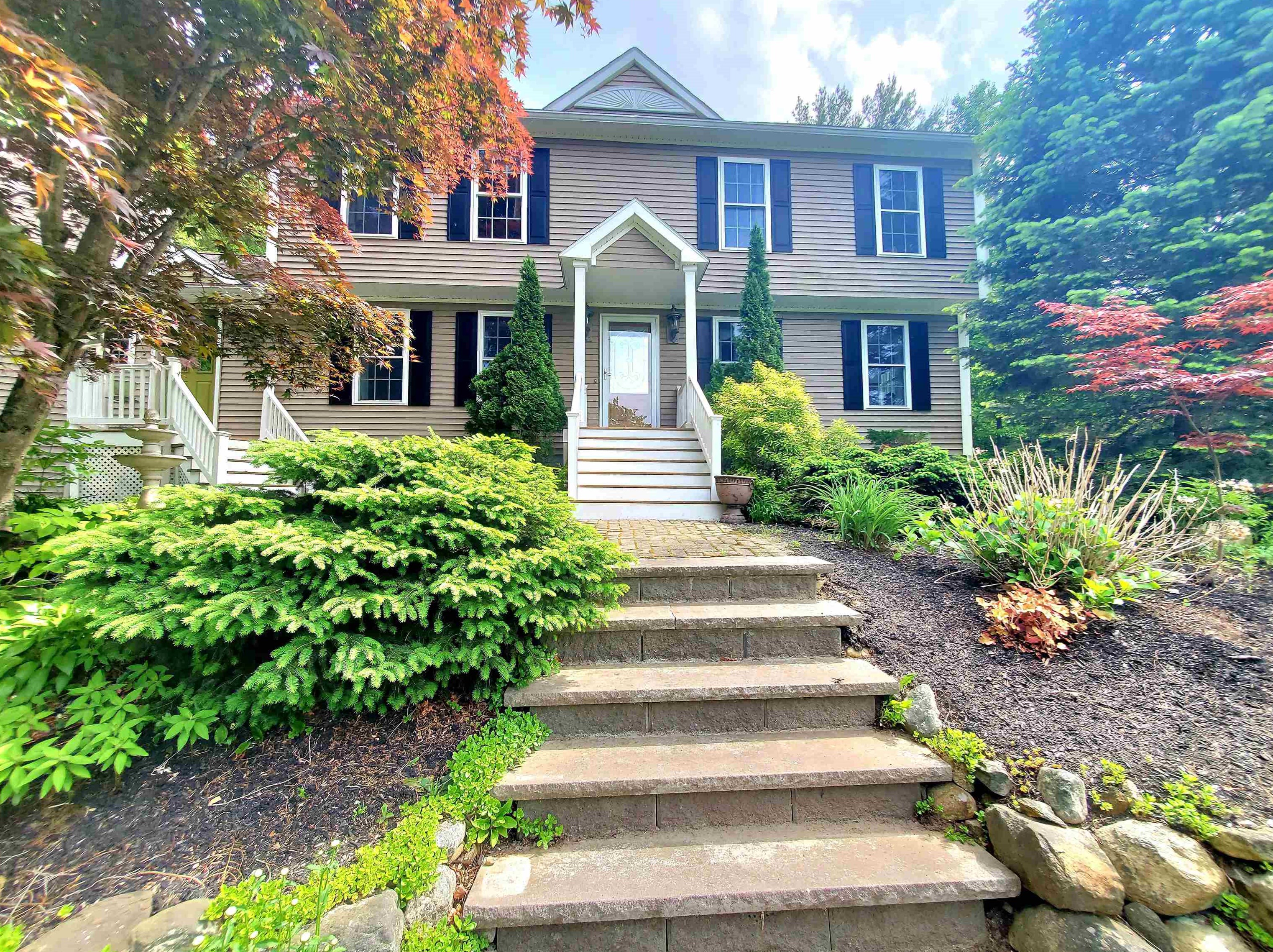1 Coventry Rd, Windham, NH 03087-1163