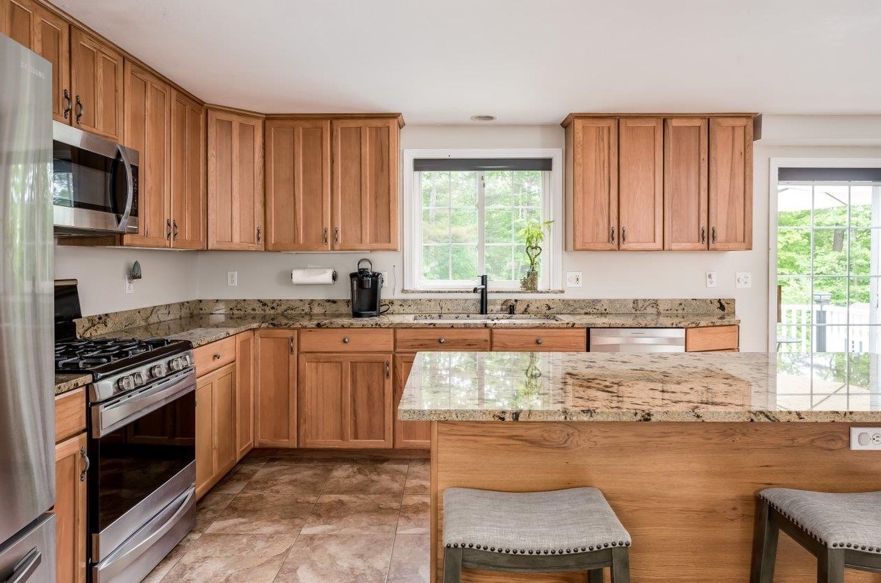 34 Fairview Dr, Pelham, NH 03076