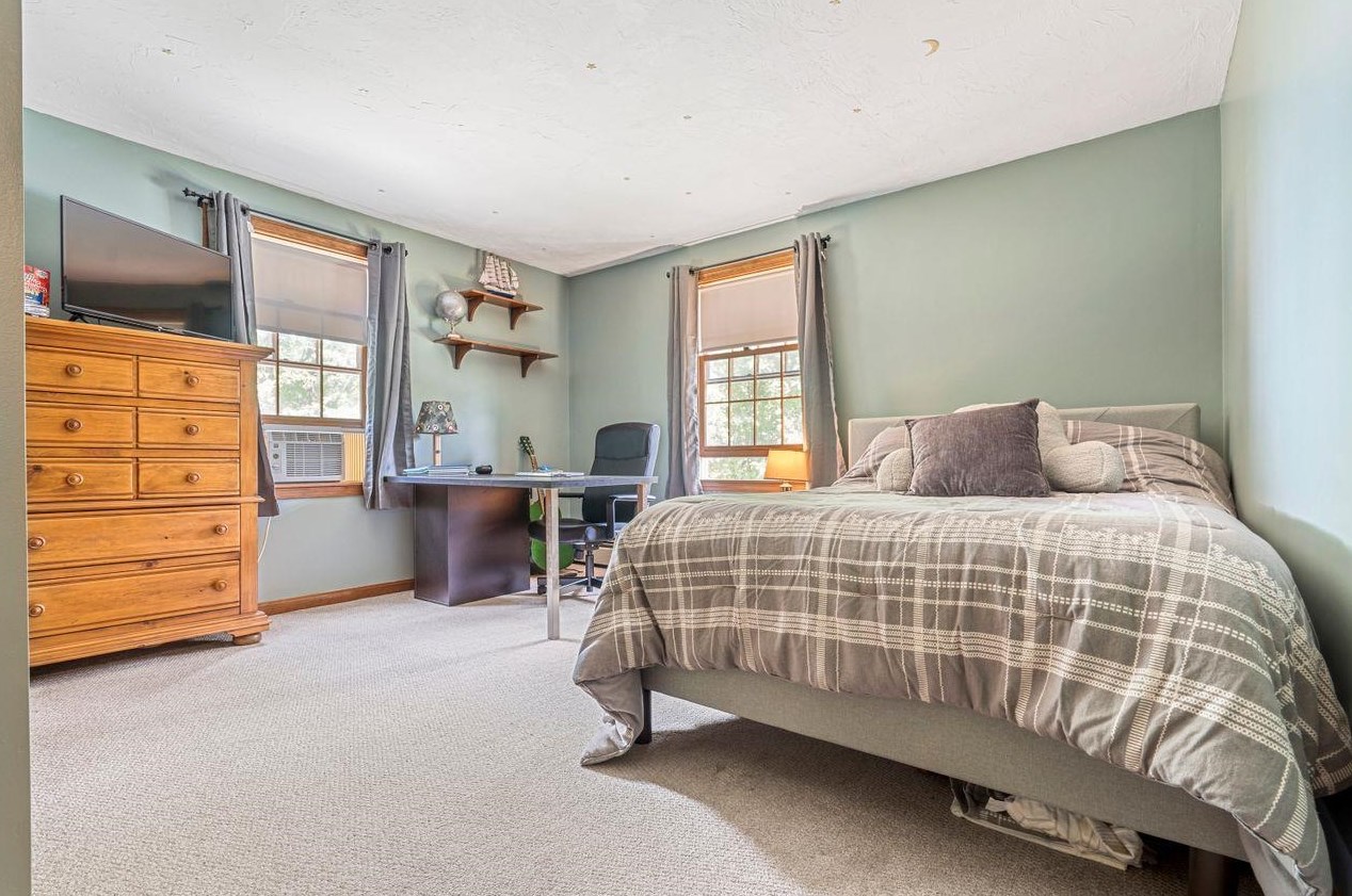 7 Erik St, Merrimack NH 03054-4572 exterior