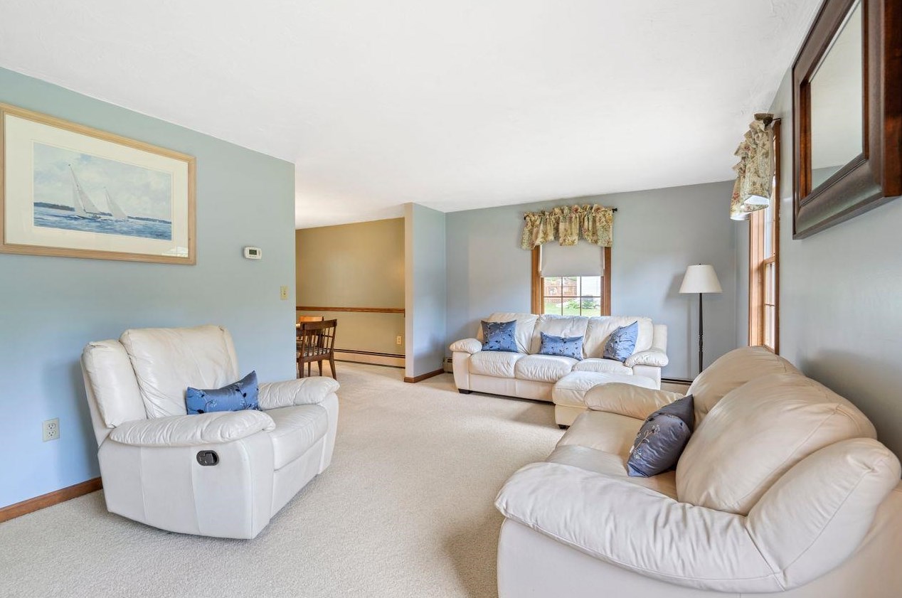 7 Erik St, Merrimack NH 03054-4572 exterior