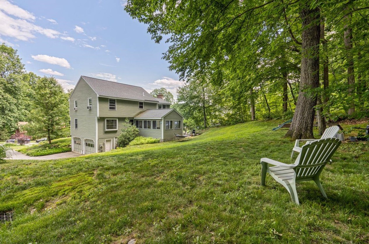 7 Erik St, Merrimack NH 03054-4572 exterior