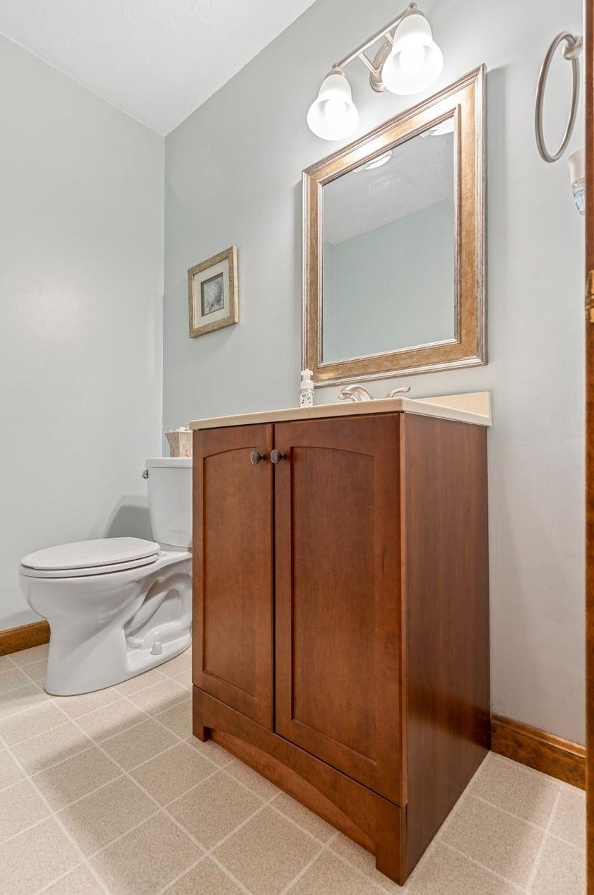 7 Erik St, Merrimack NH 03054-4572 exterior