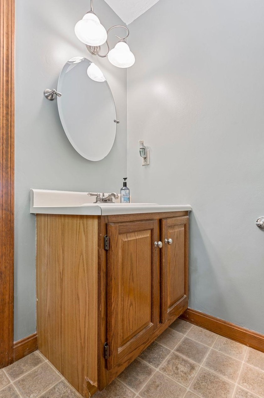 7 Erik St, Merrimack NH 03054-4572 exterior